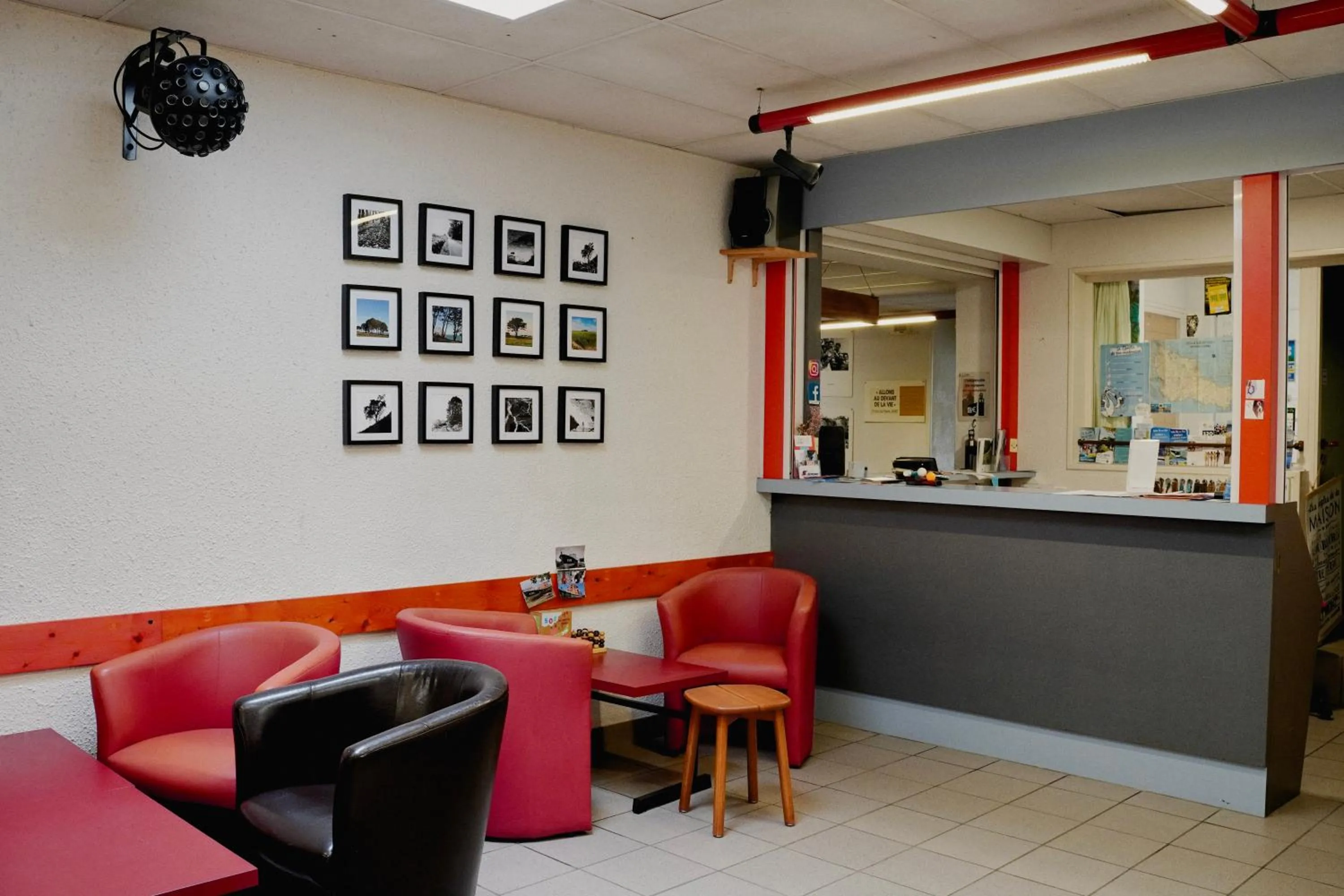 Lobby or reception in Auberge de Jeunesse HI Belle-Île-en-Mer