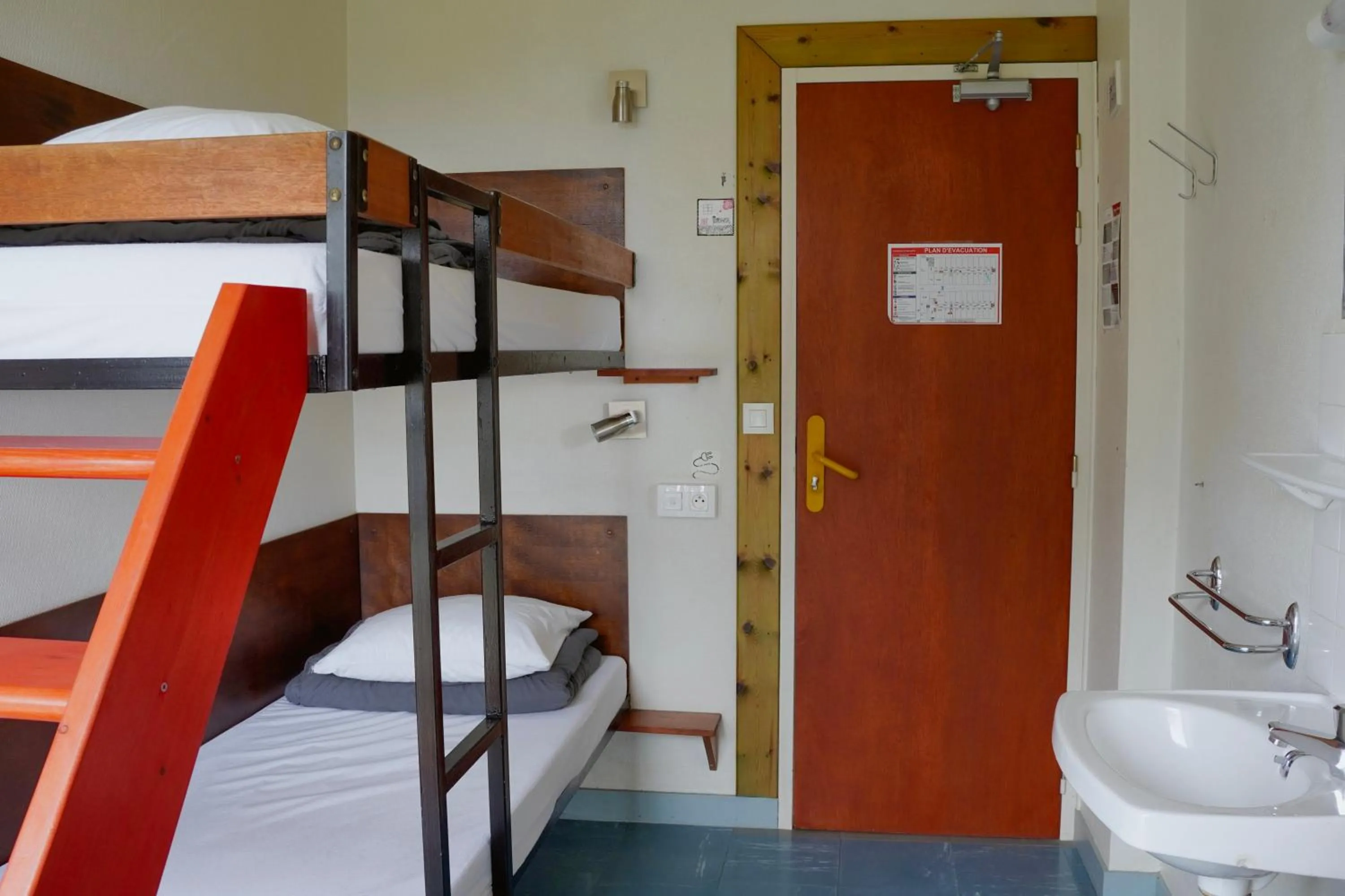 Bedroom, Bed in Auberge de Jeunesse HI Belle-Île-en-Mer