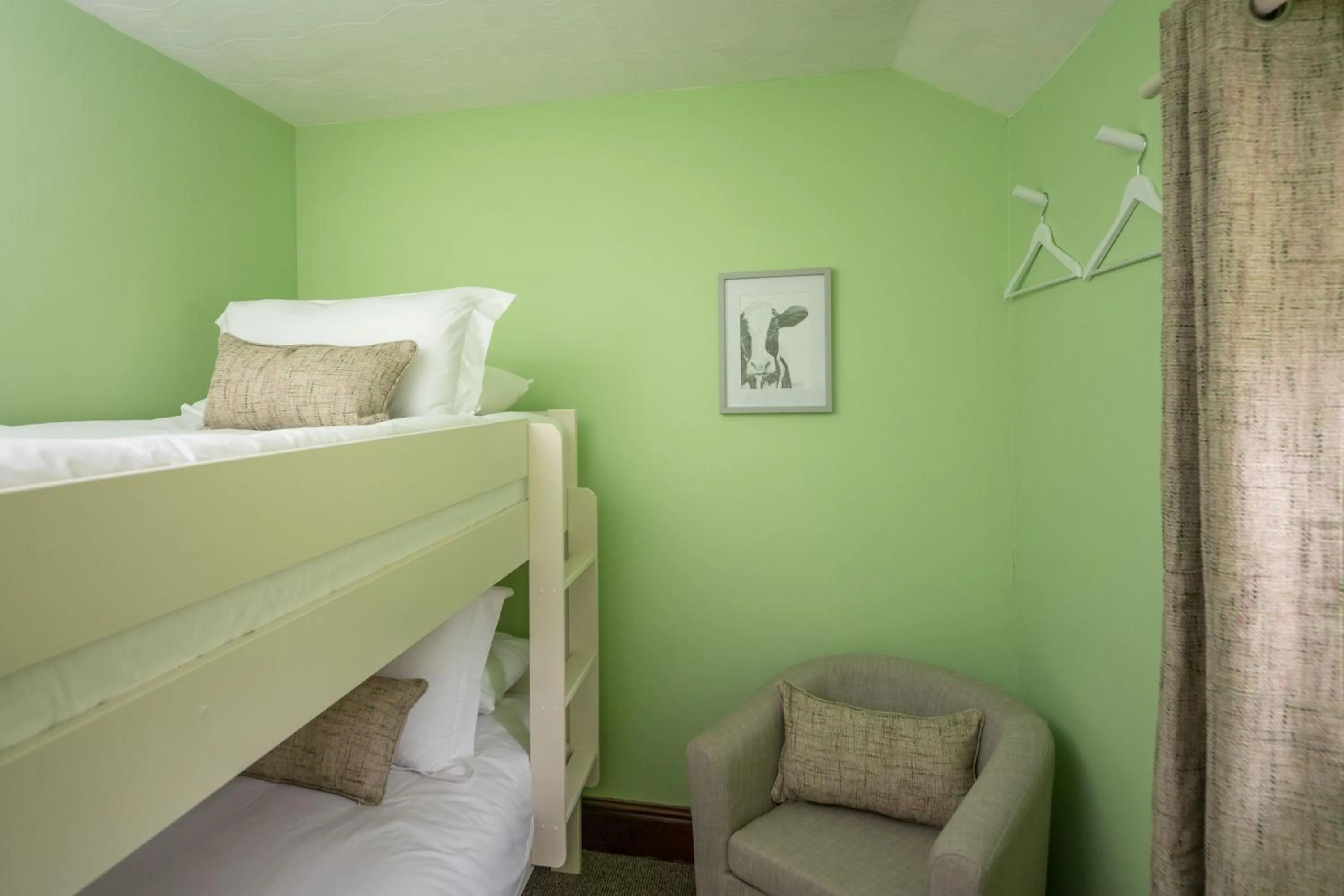 Bedroom in Rising Sun Pub, Restaurant and Rooms