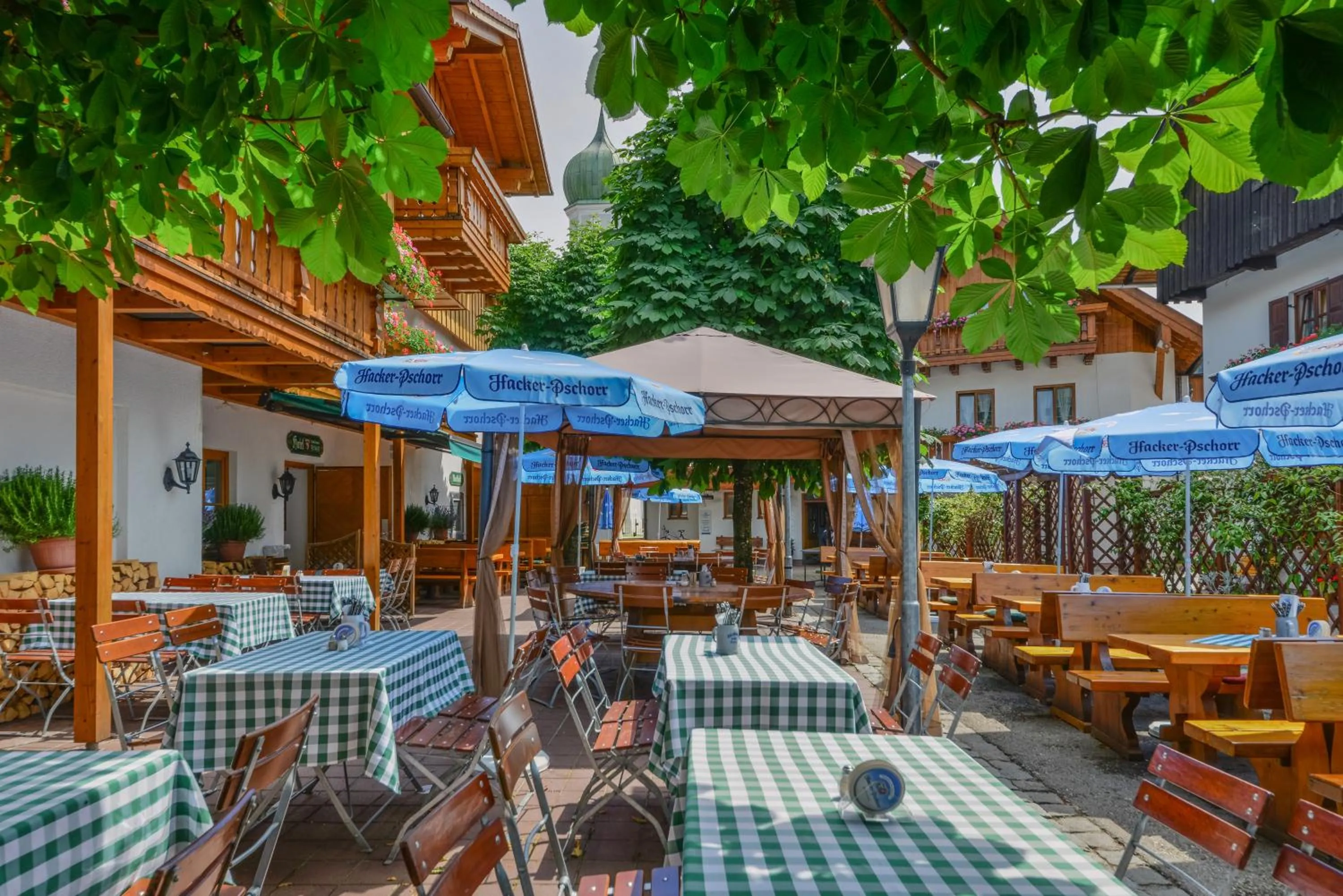 Patio in Metzgerei Gasthof Oberhauser - Hotel zur Post