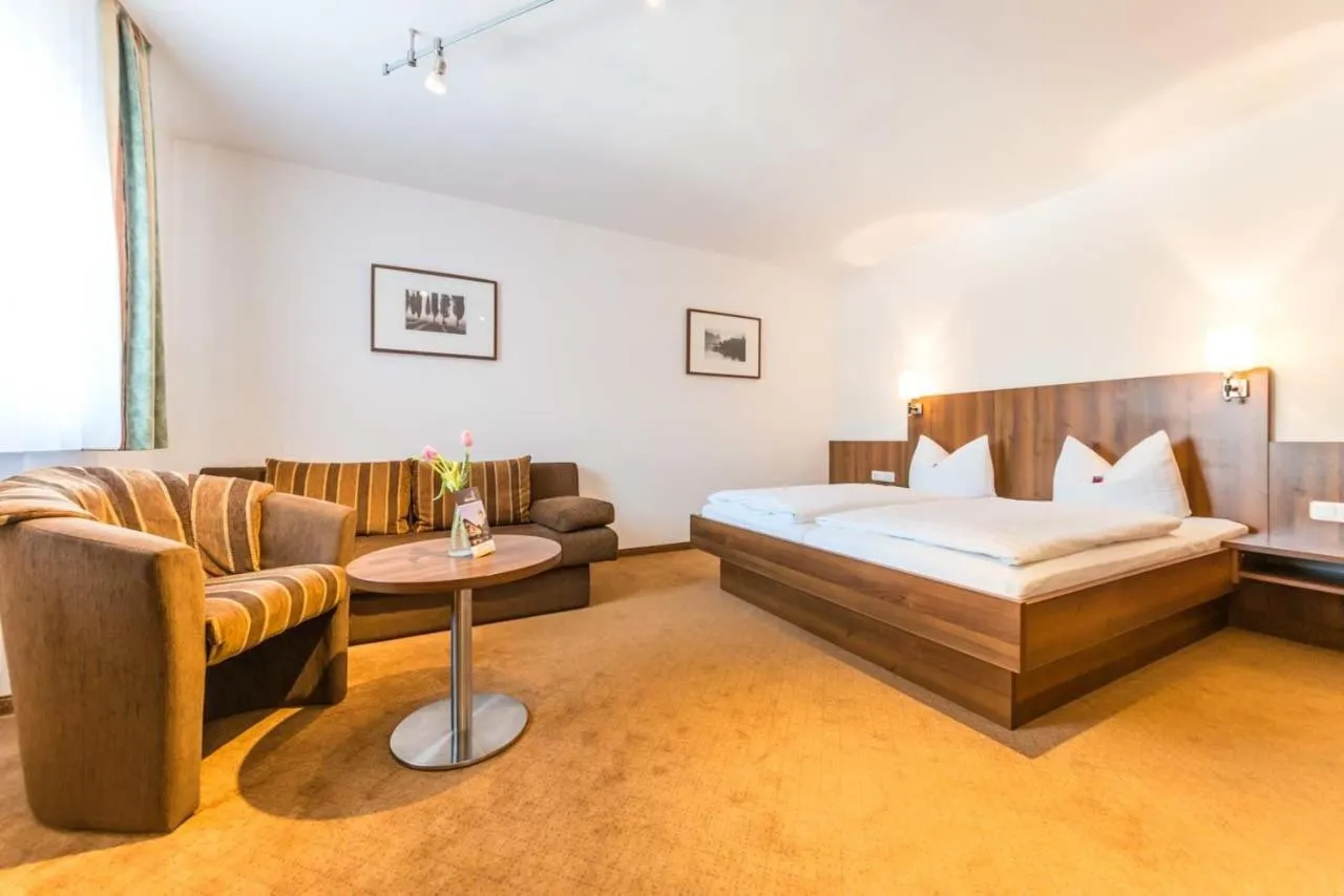 Photo of the whole room, Bed in Metzgerei Gasthof Oberhauser - Hotel zur Post