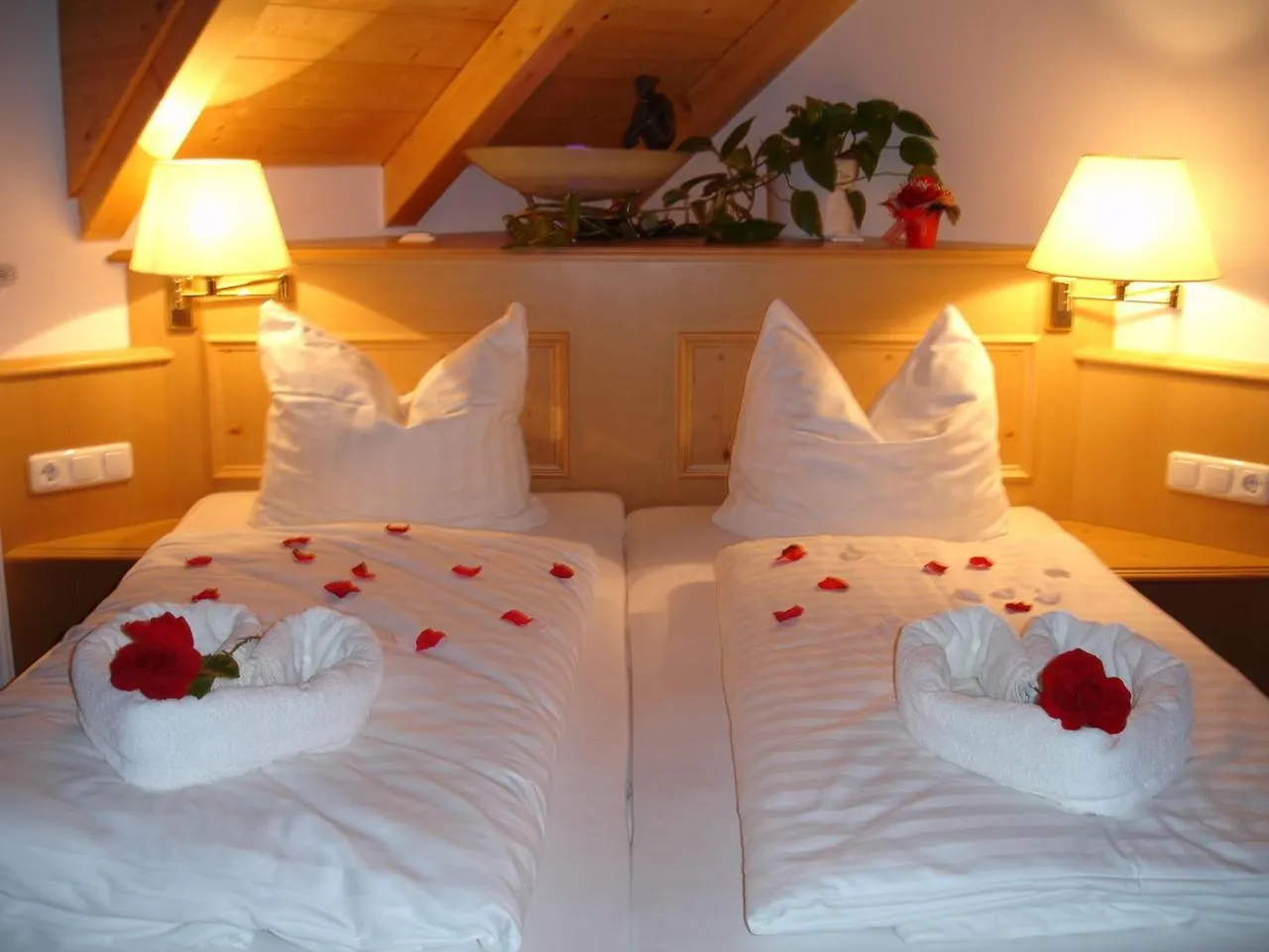 Bedroom, Bed in Metzgerei Gasthof Oberhauser - Hotel zur Post