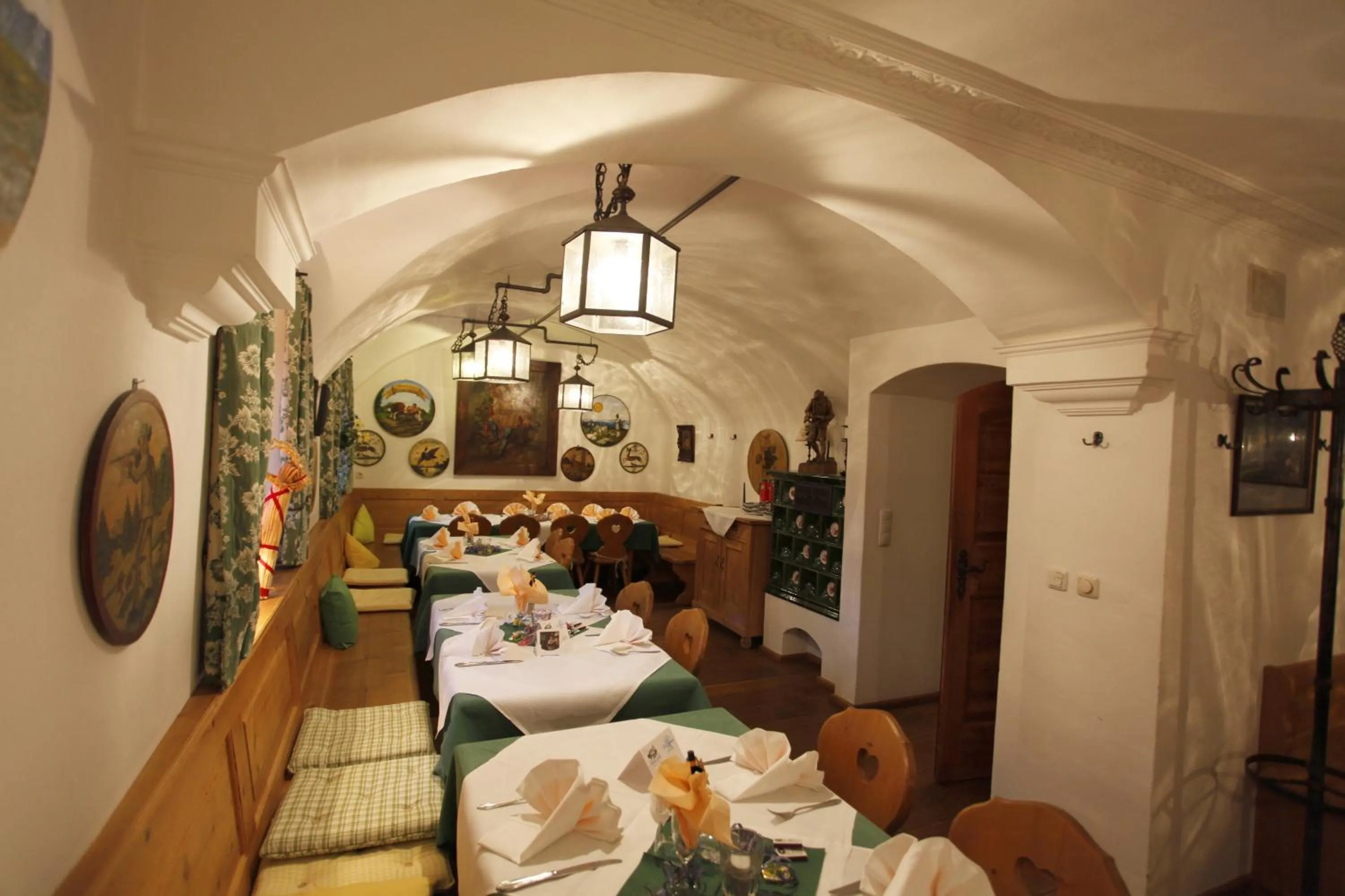 Restaurant/places to eat in Metzgerei Gasthof Oberhauser - Hotel zur Post