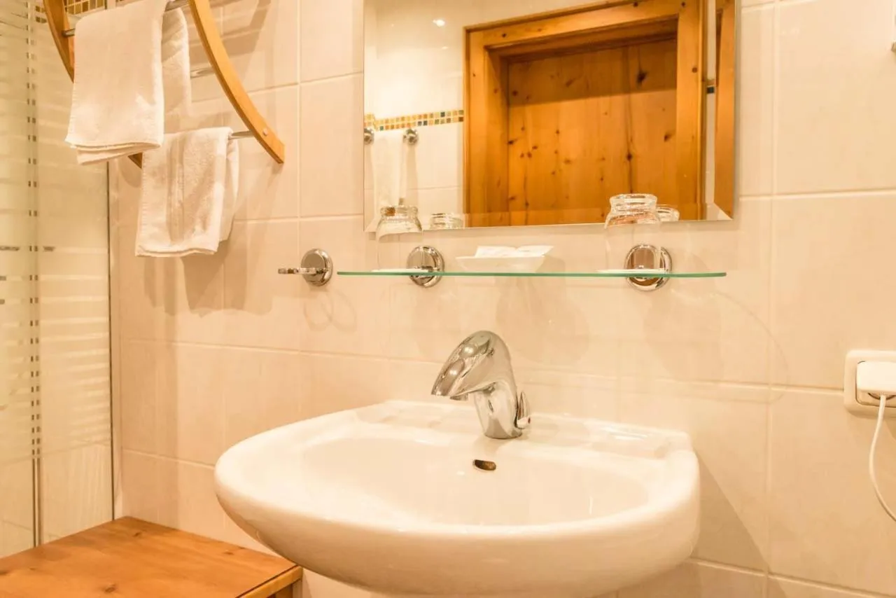 Bathroom in Metzgerei Gasthof Oberhauser - Hotel zur Post