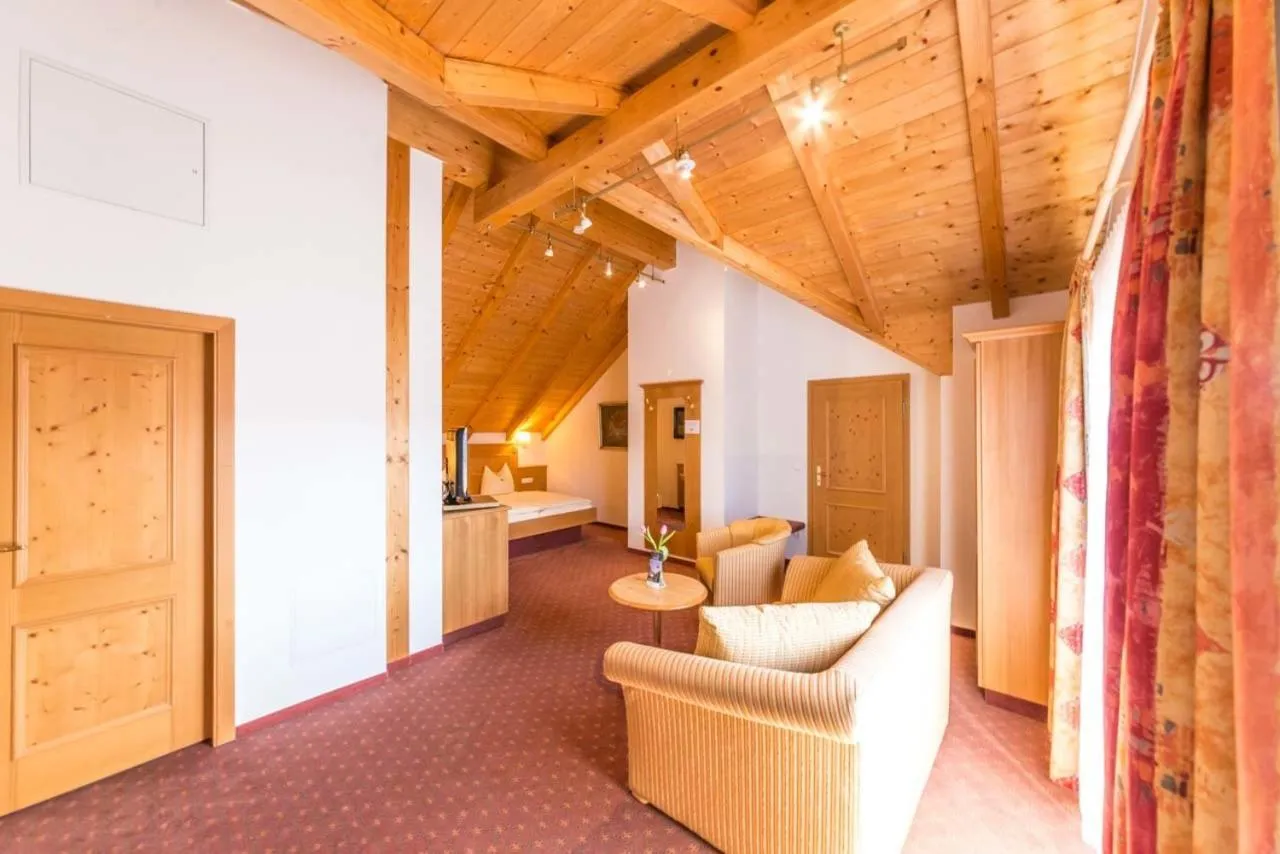 Photo of the whole room in Metzgerei Gasthof Oberhauser - Hotel zur Post