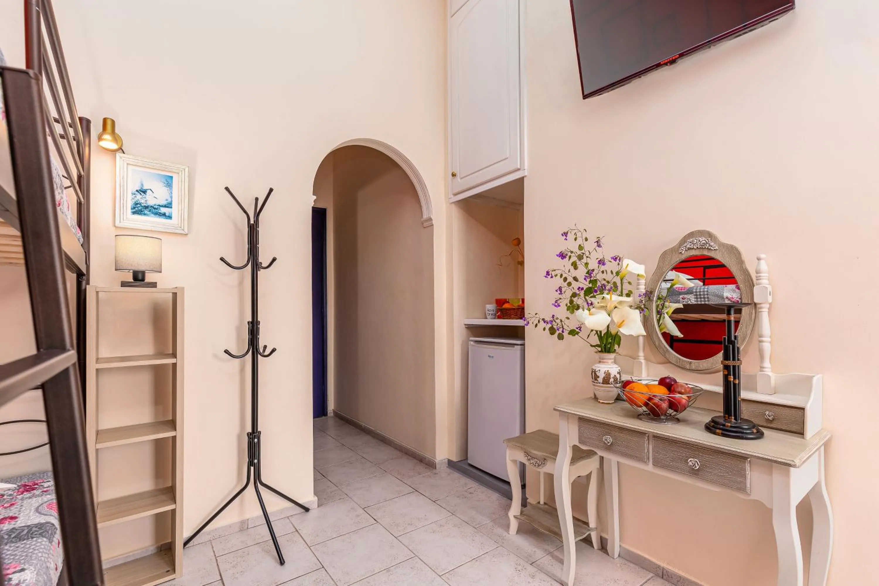 TV and multimedia in Riviera Seaside Hotel by Estia