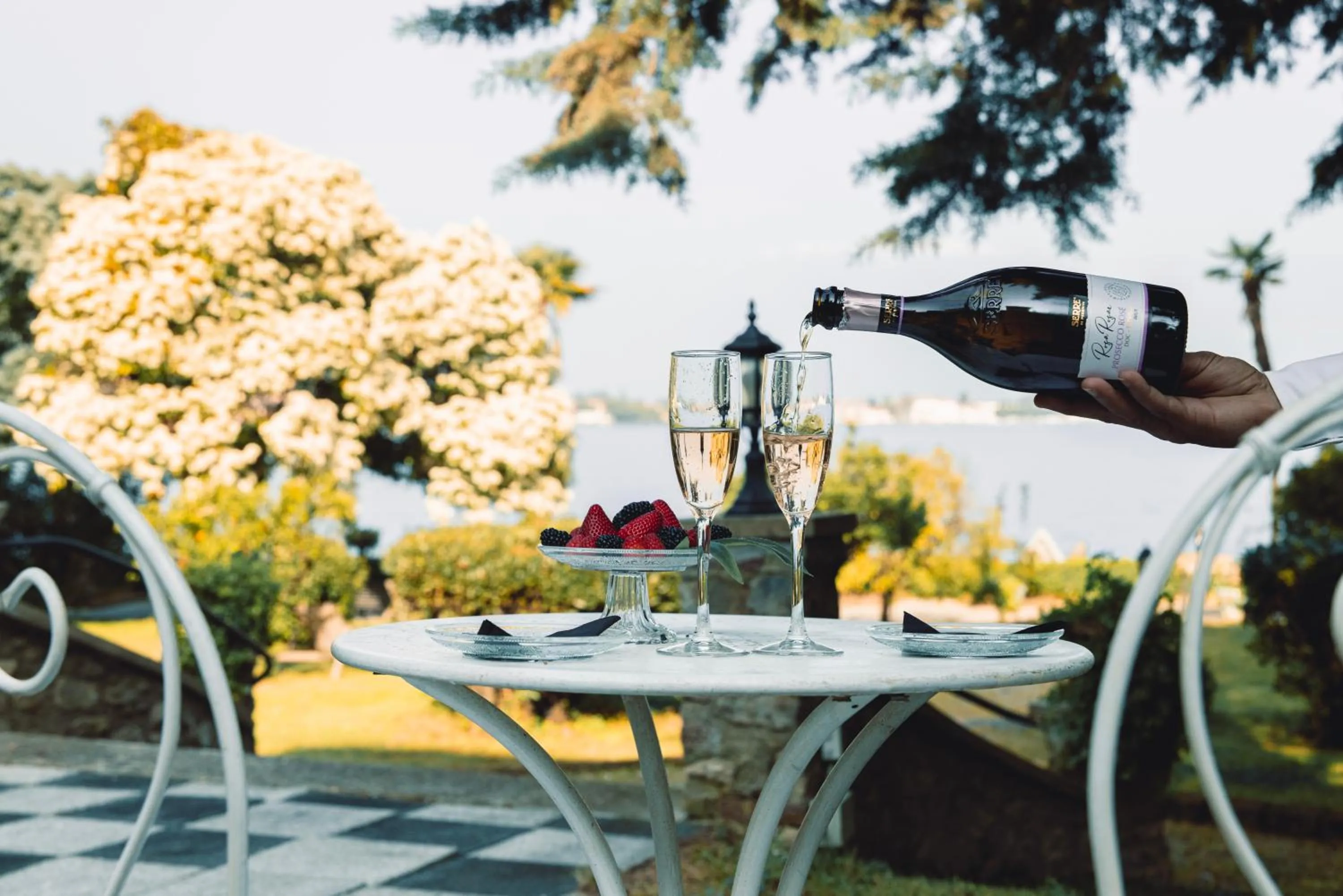 Lounge or bar in Villa Mimosa au Lac - Estella Hotels Italia