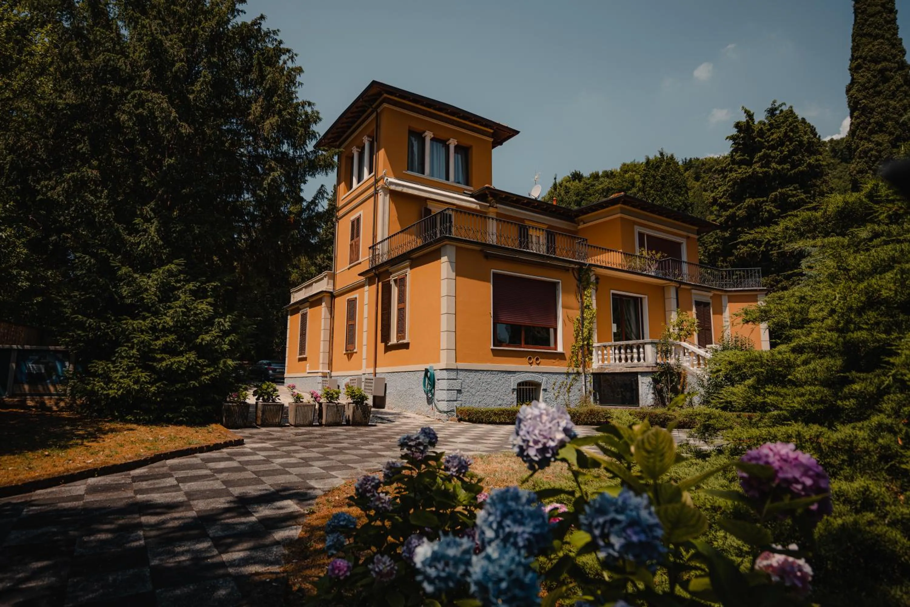 Property building in Villa Mimosa au Lac - Estella Hotels Italia