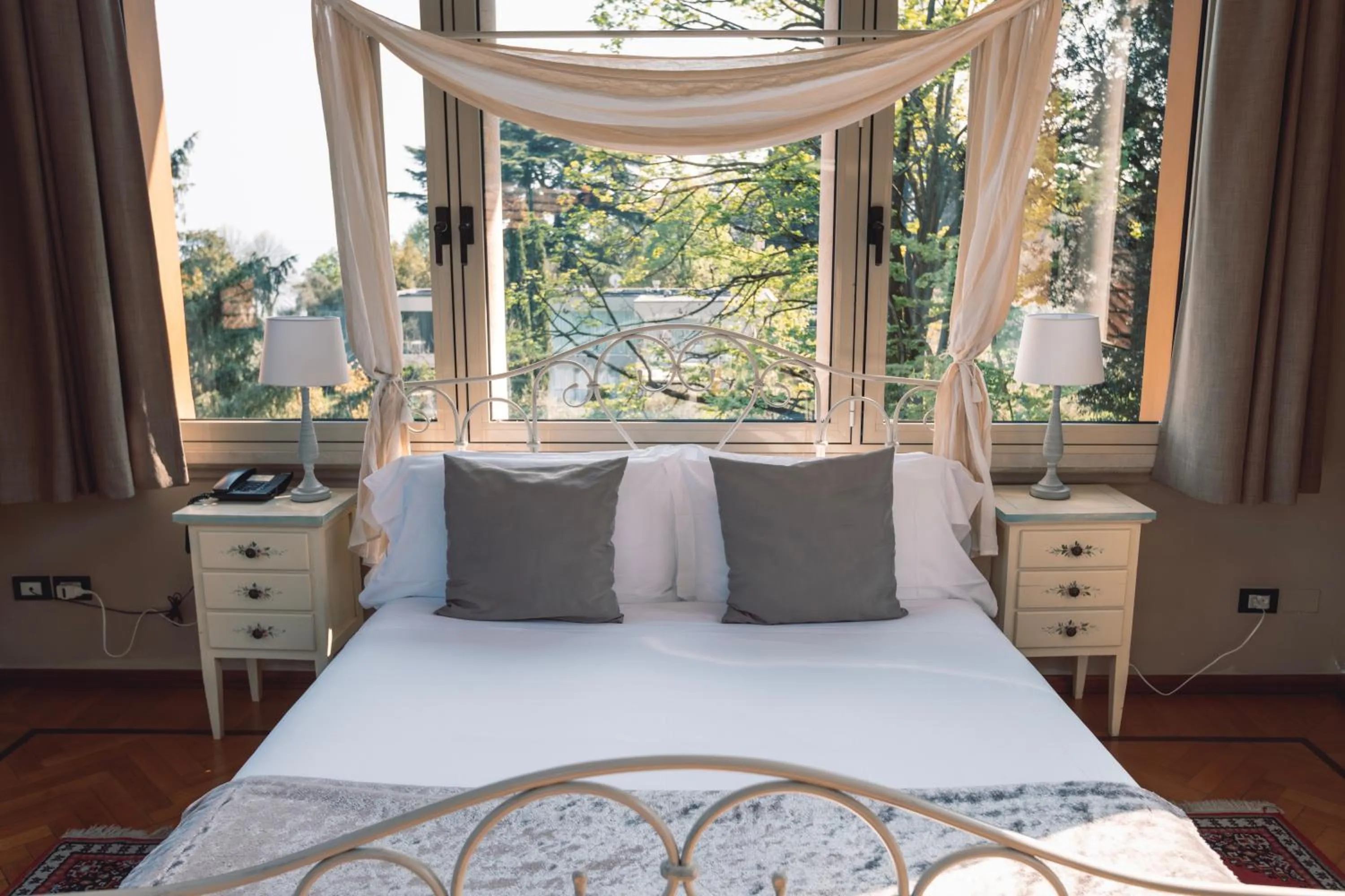 Bedroom, Bed in Villa Mimosa au Lac - Estella Hotels Italia