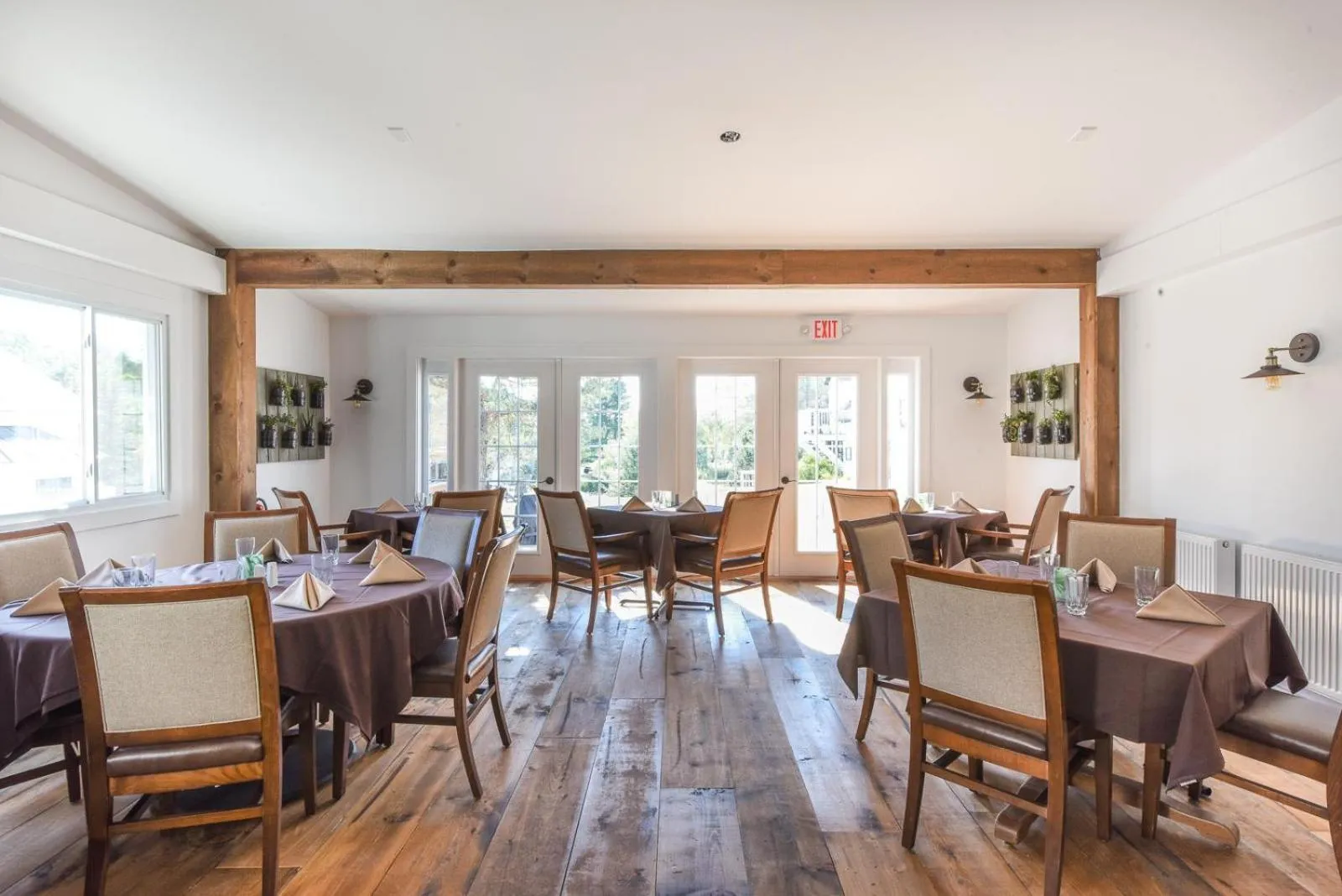 Restaurant/places to eat in Farm Road Estate