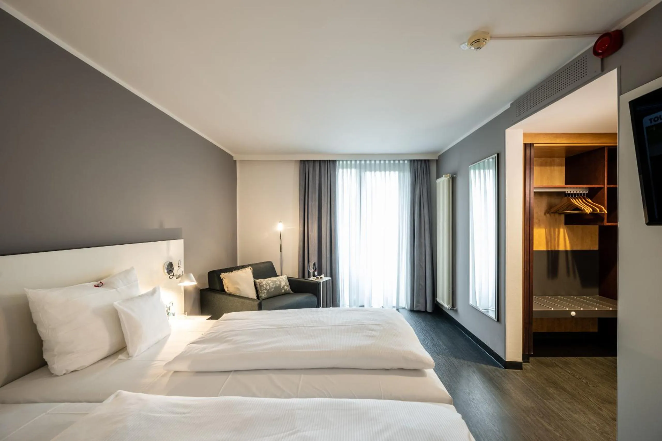 Photo of the whole room, Bed in Kassel Ost