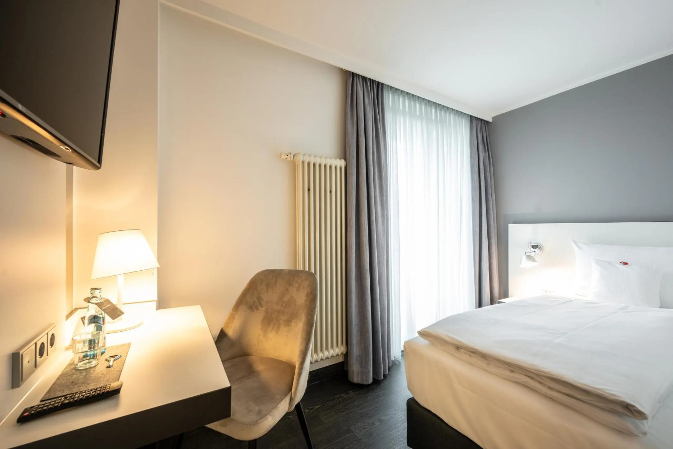 Photo of the whole room, Bed in Kassel Ost