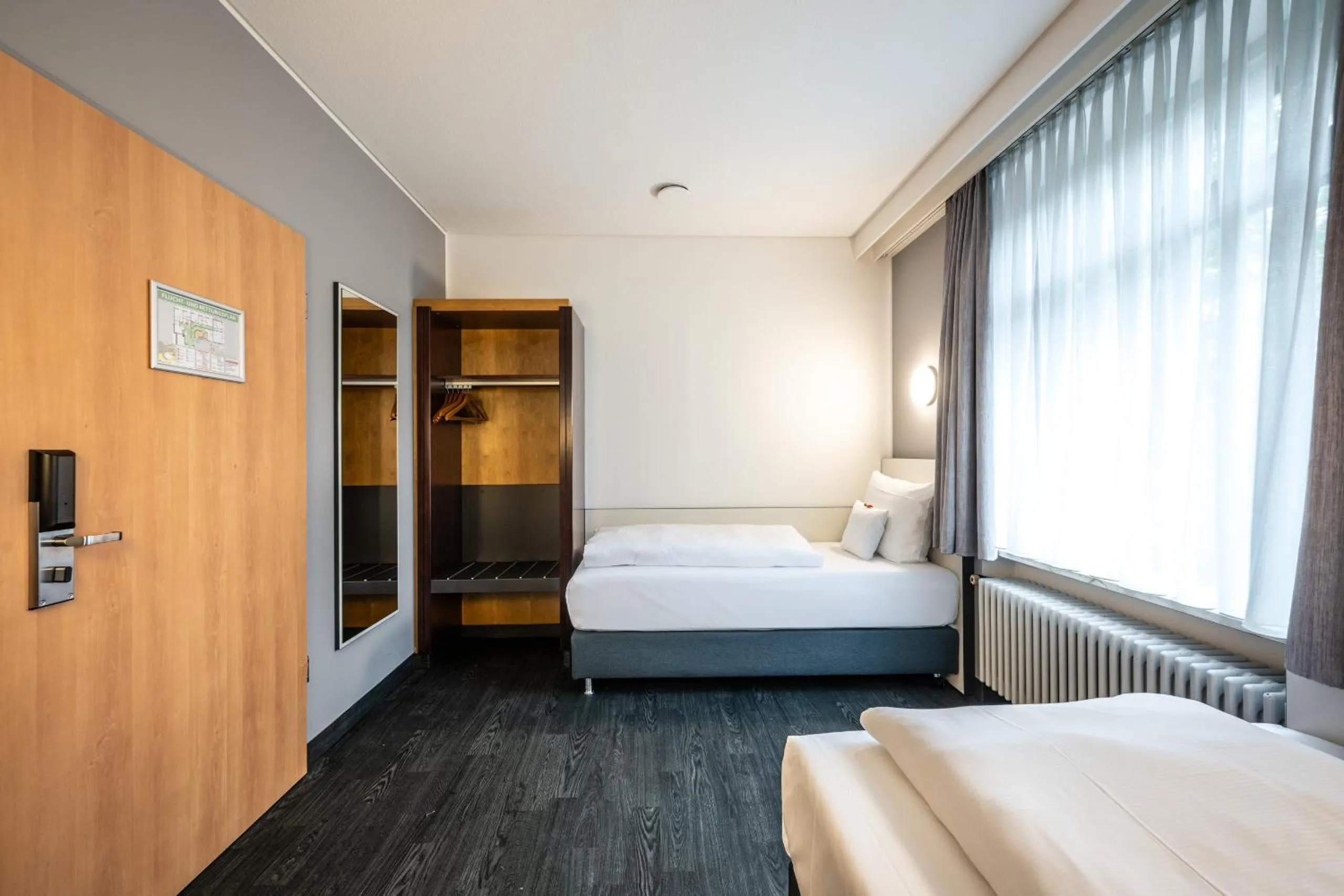 Photo of the whole room, Bed in Kassel Ost