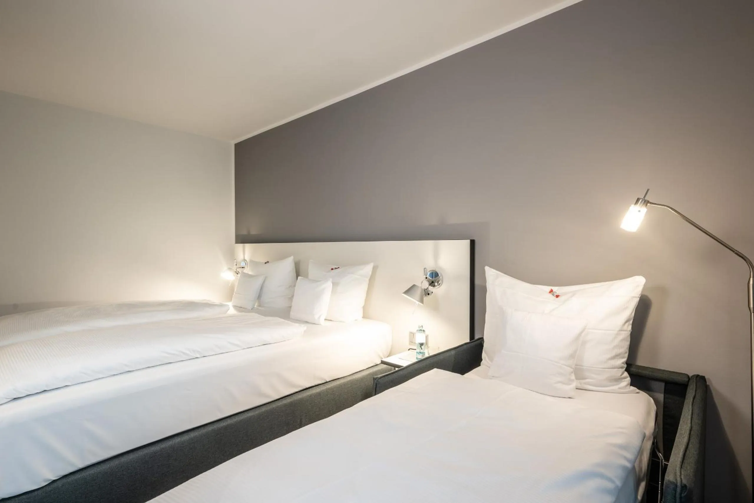 Photo of the whole room, Bed in Kassel Ost