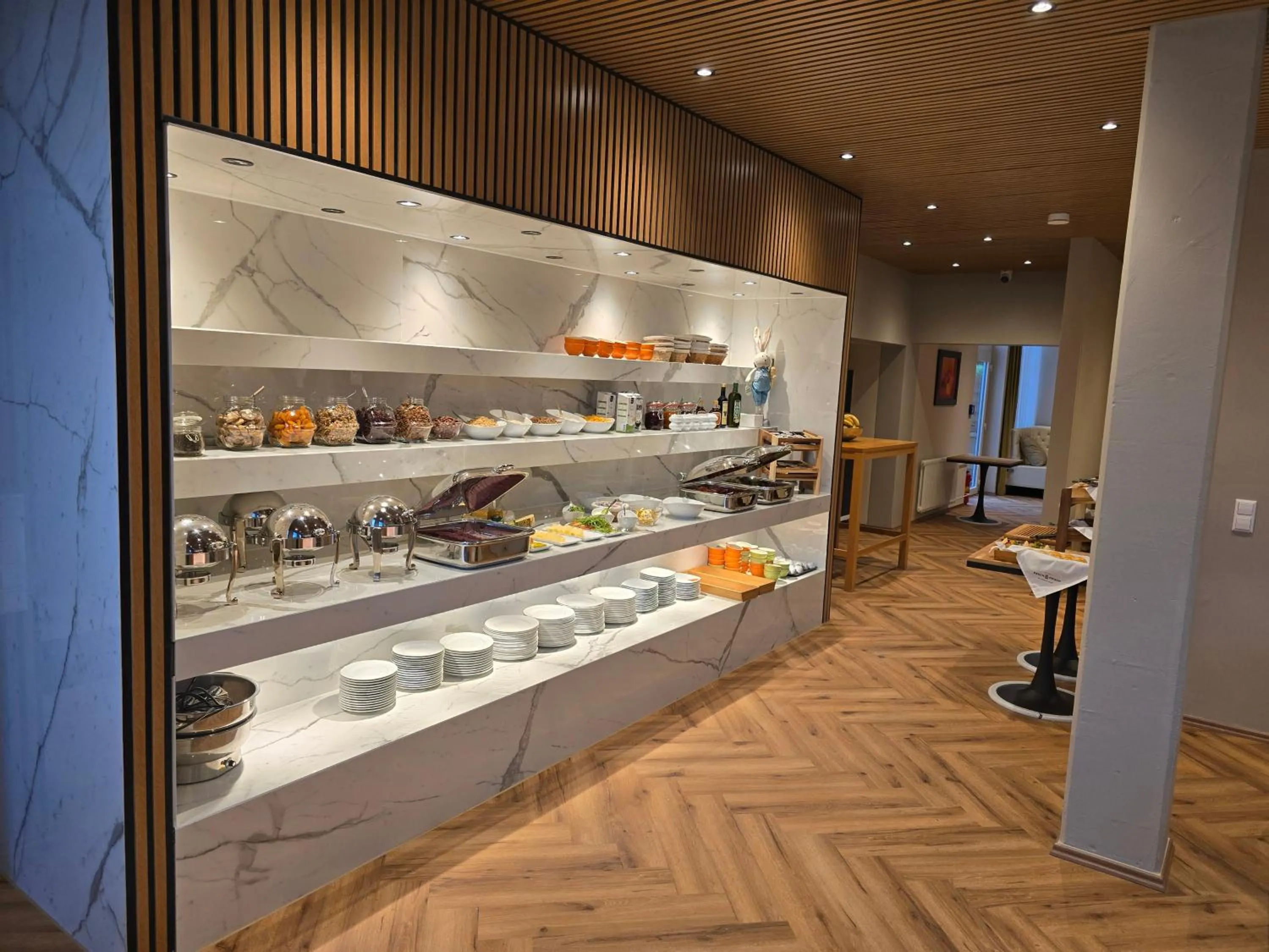 Buffet breakfast in Maxhotel