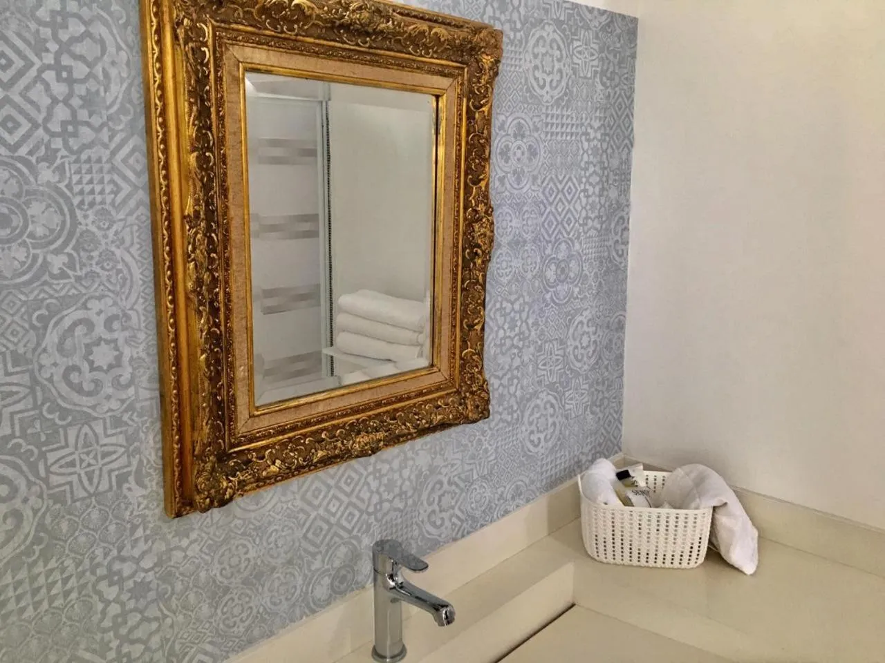 Bathroom in Arte Hotel