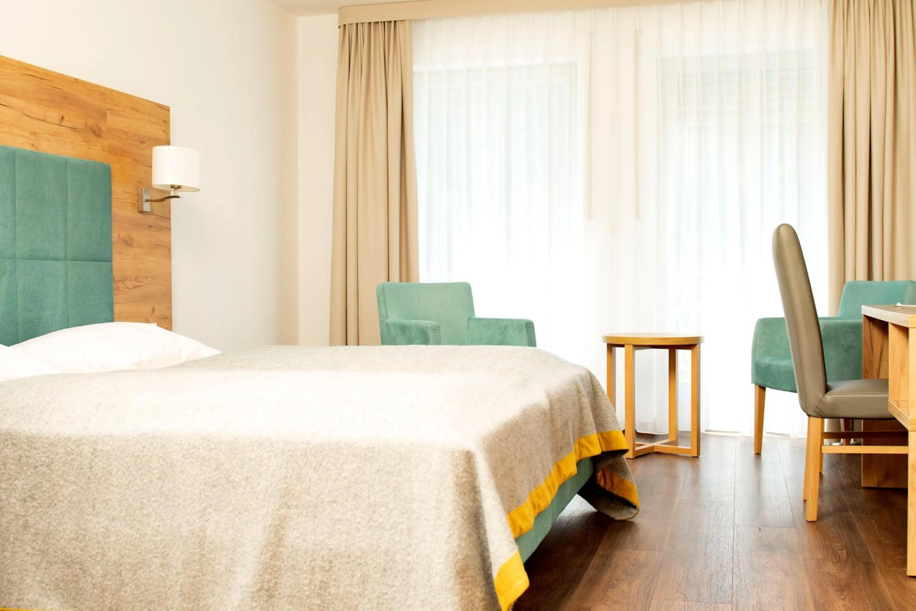 Photo of the whole room, Bed in Altes Kurhaus Landhotel