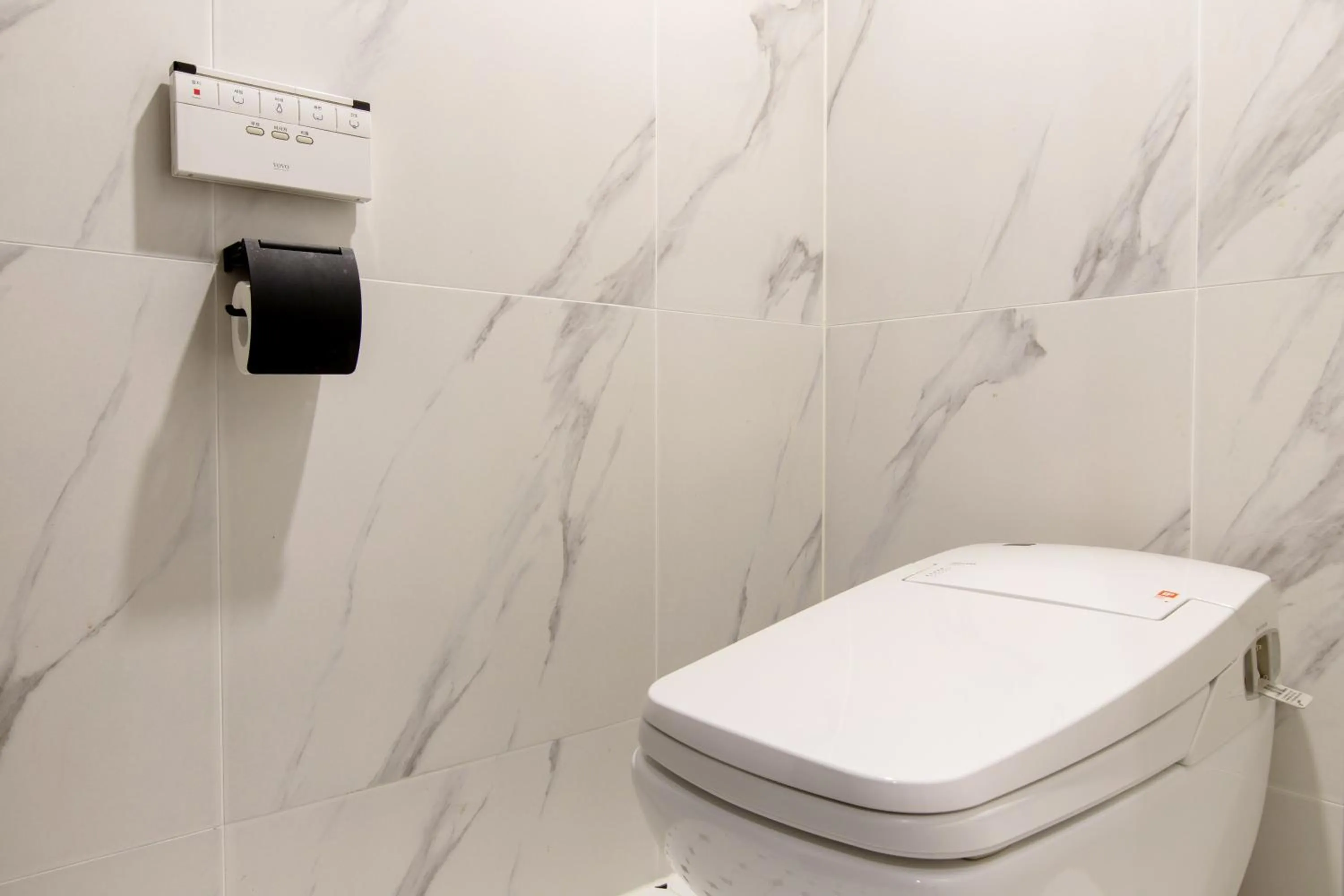 Brown-Dot Hotel Minam