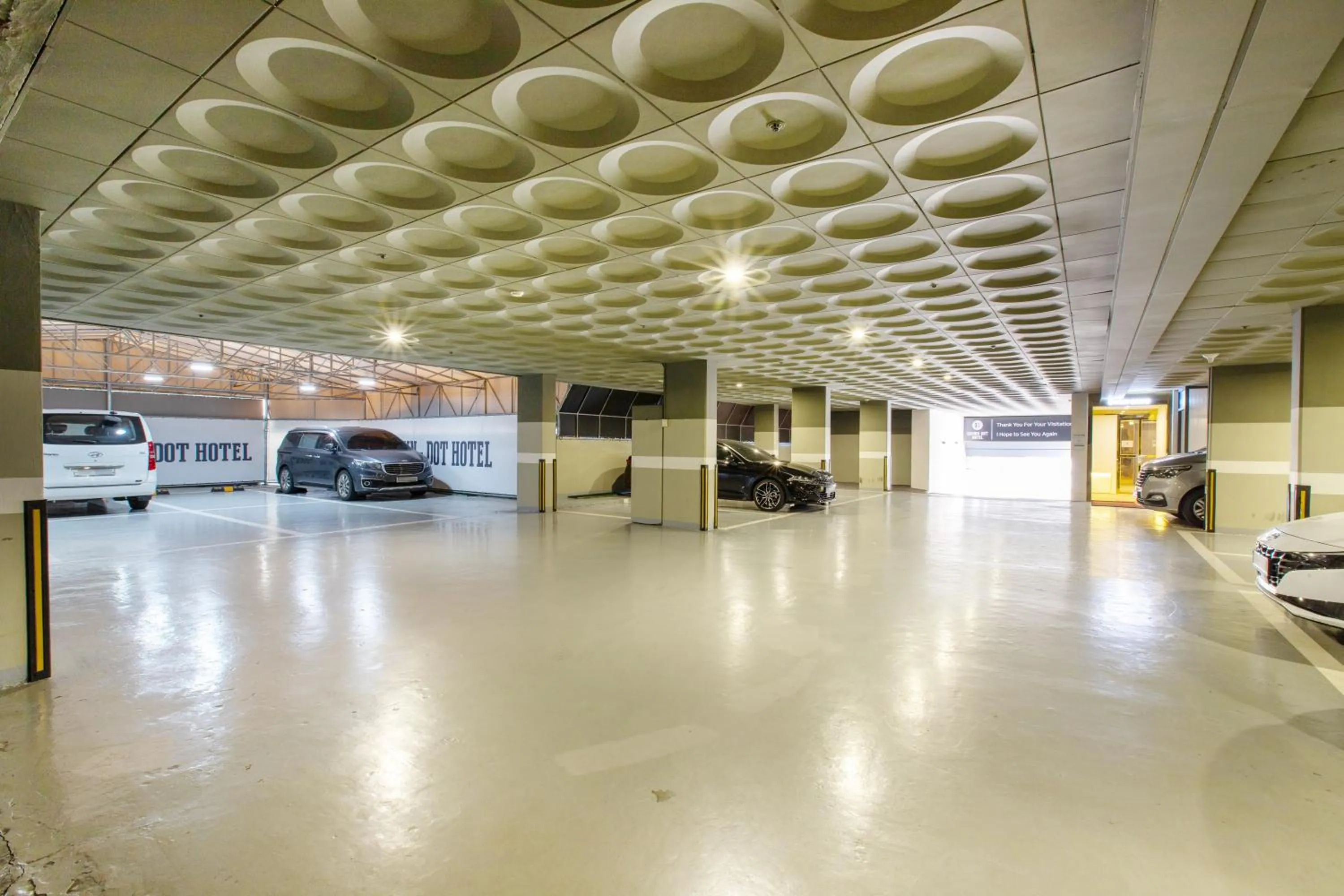 Brown-Dot Hotel Minam