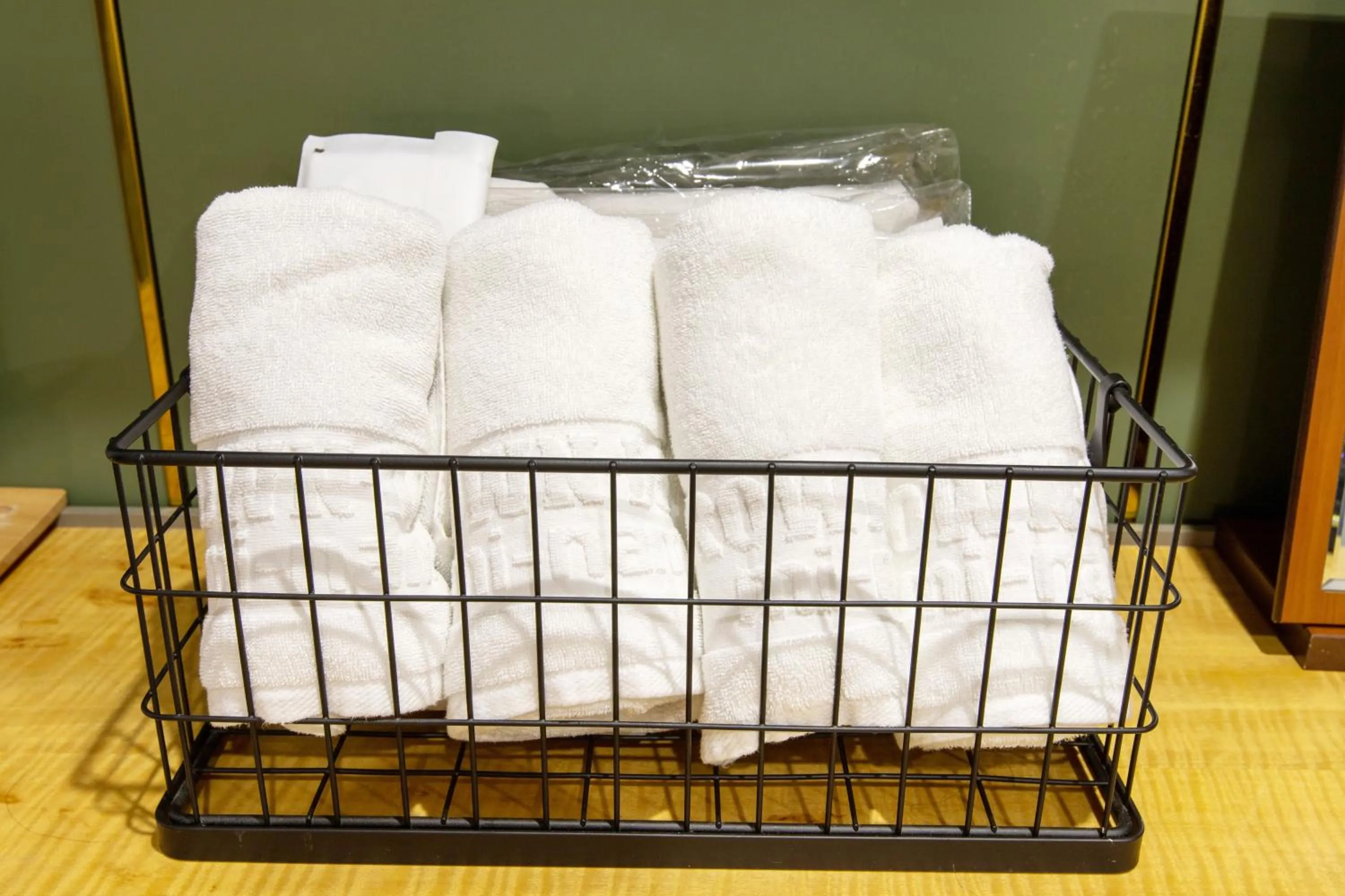 Brown-Dot Hotel Minam