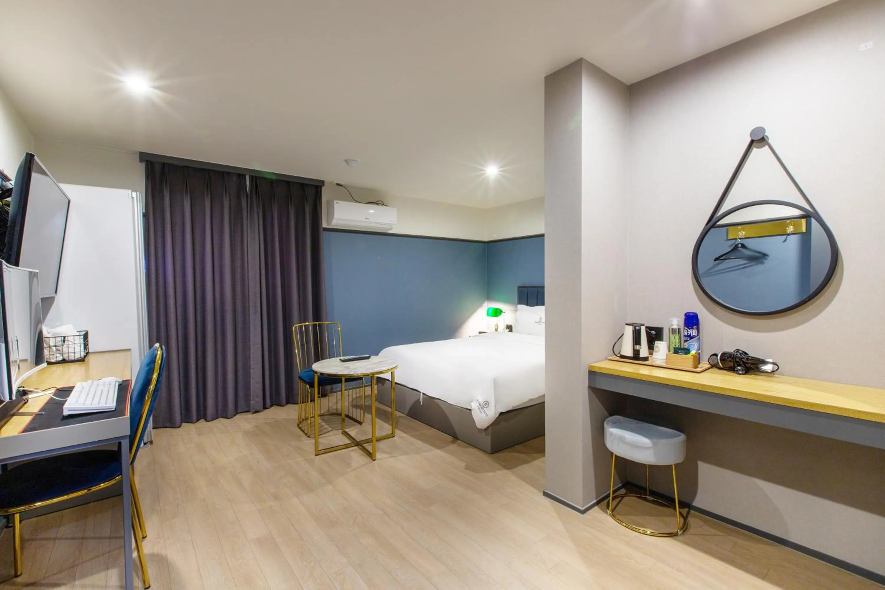 Brown-Dot Hotel Minam