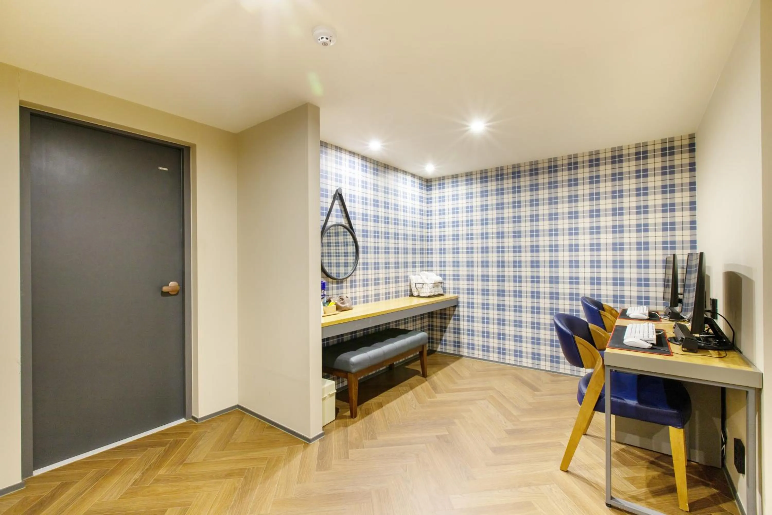 Brown-Dot Hotel Minam