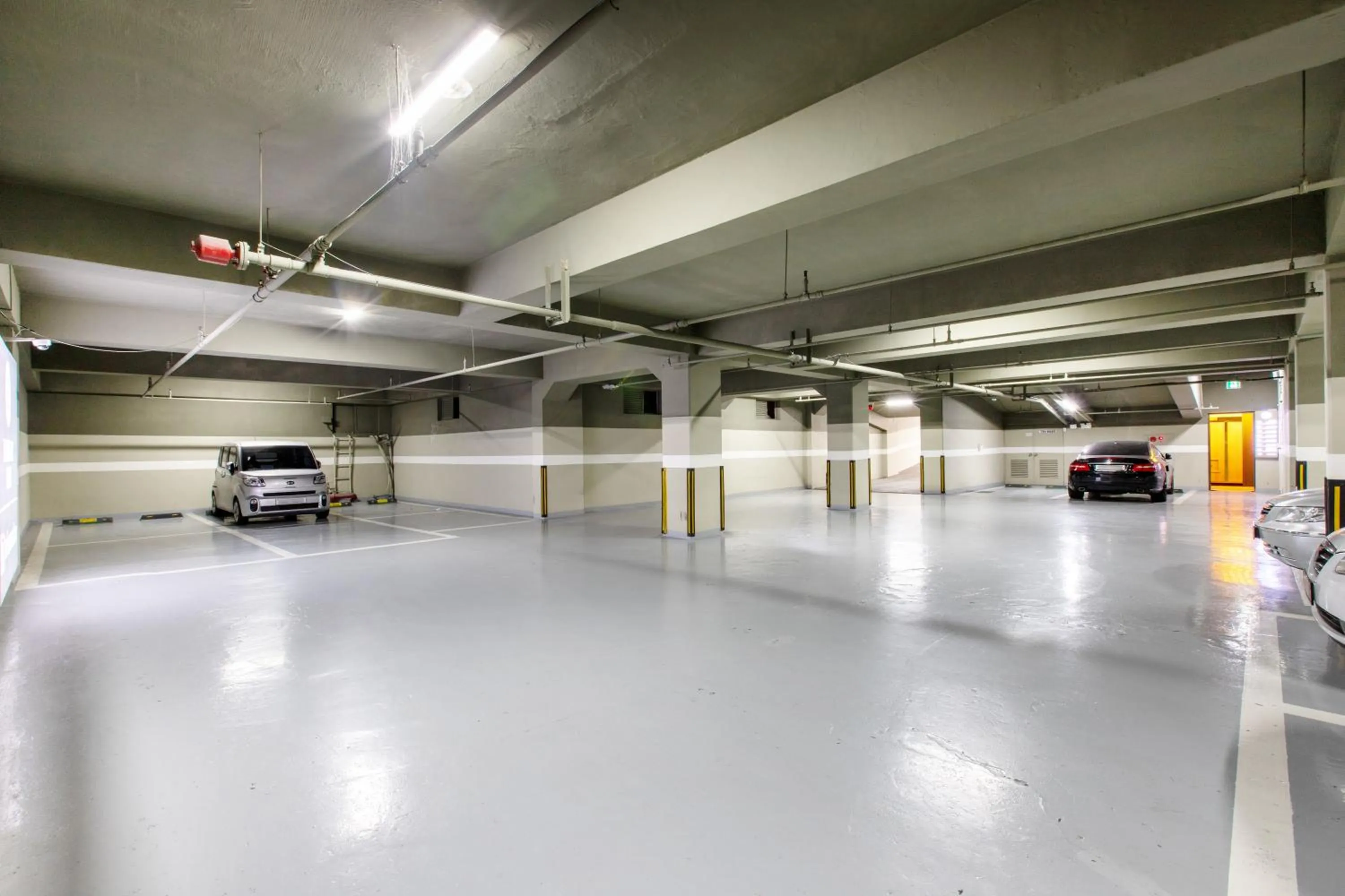 Brown-Dot Hotel Minam