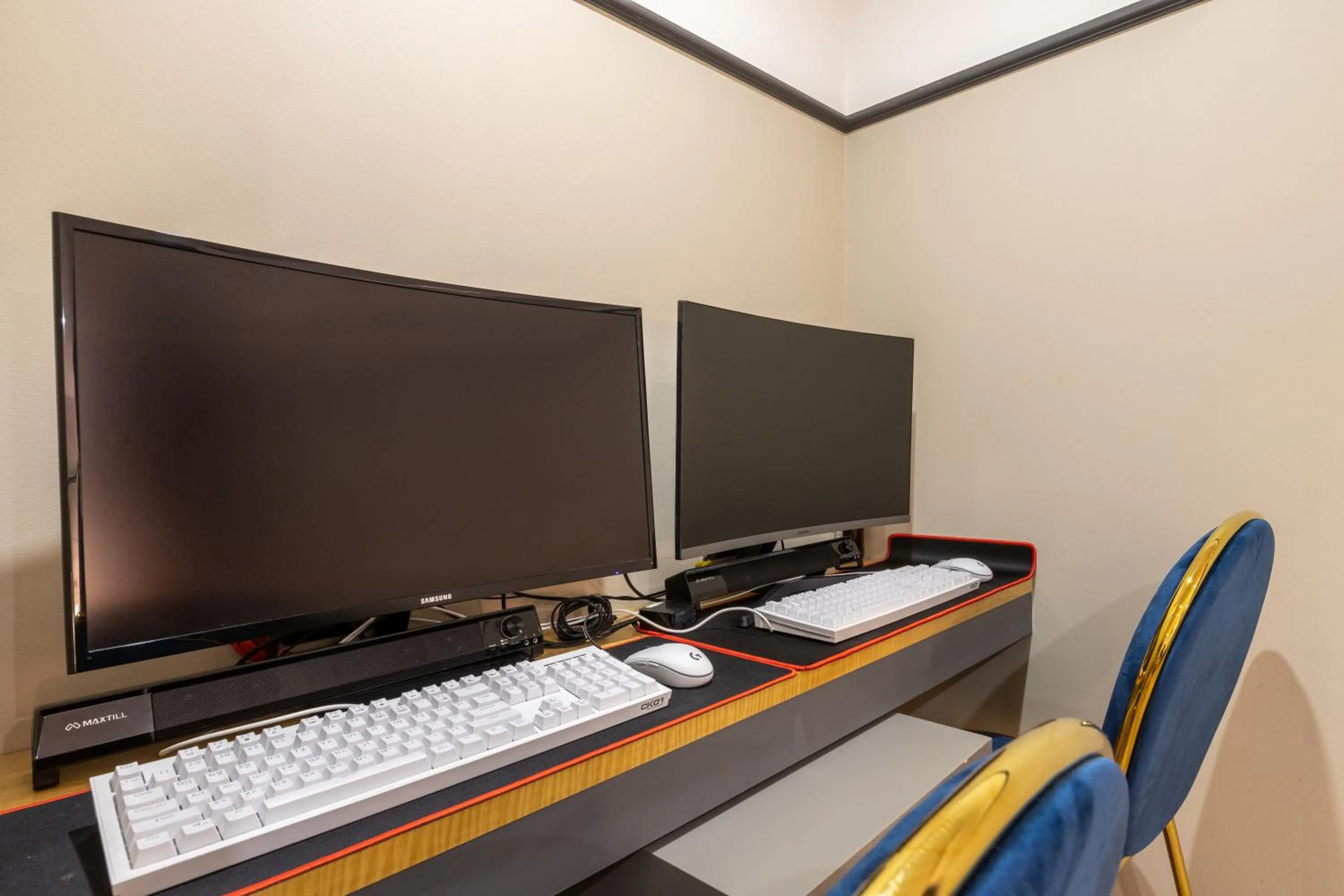 Brown-Dot Hotel Minam