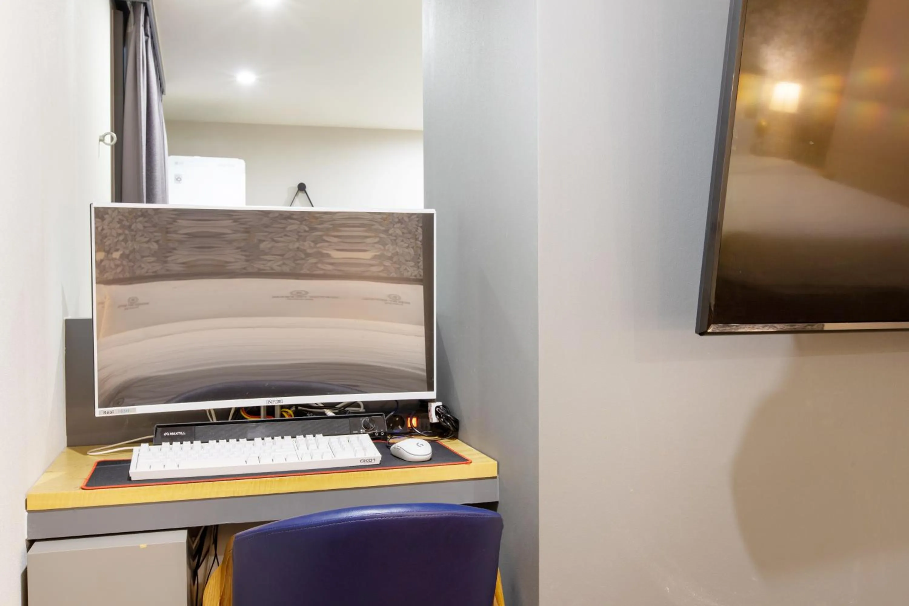 Brown-Dot Hotel Minam