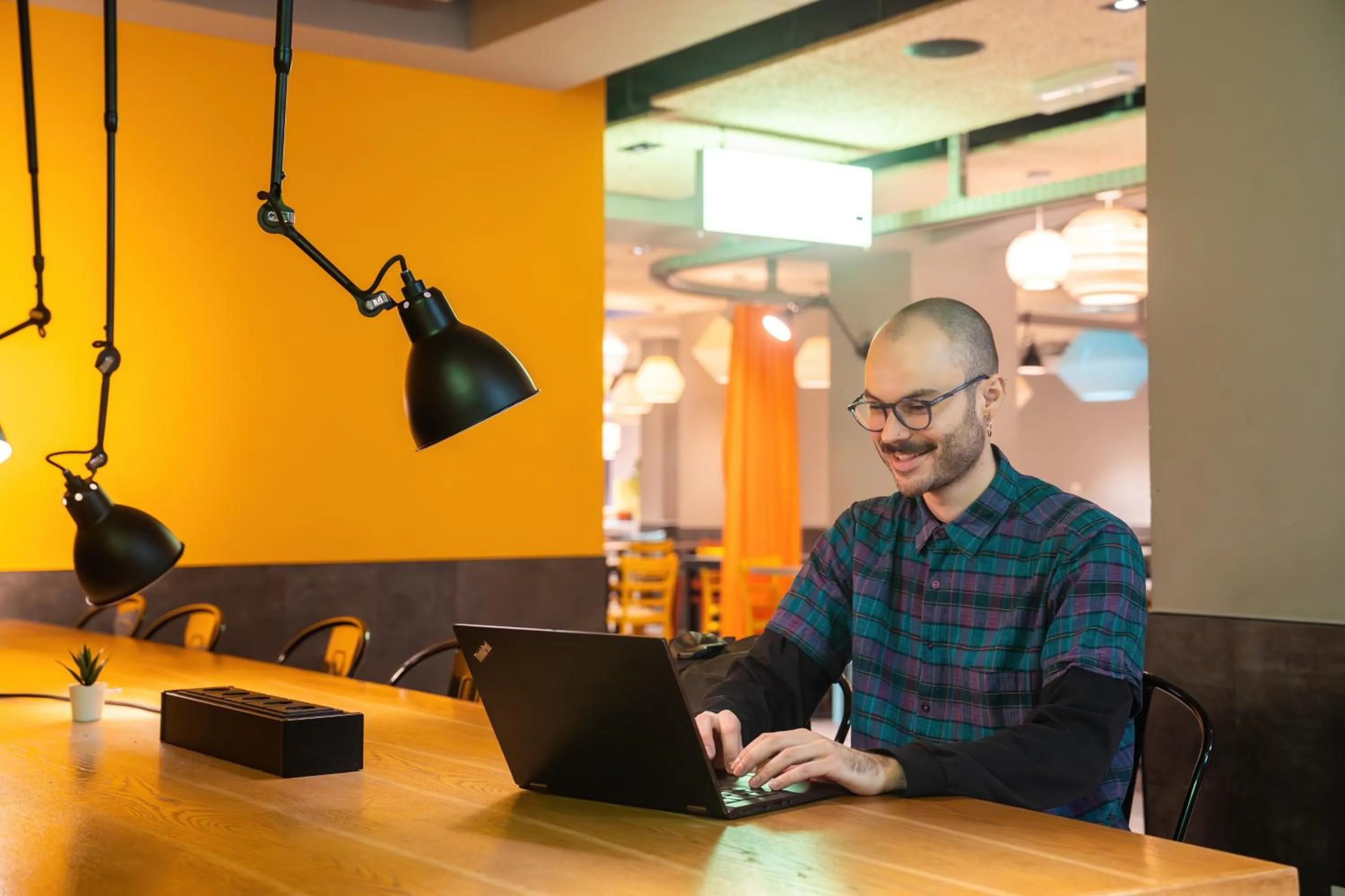 Seating area in a&o Hamburg Hauptbahnhof