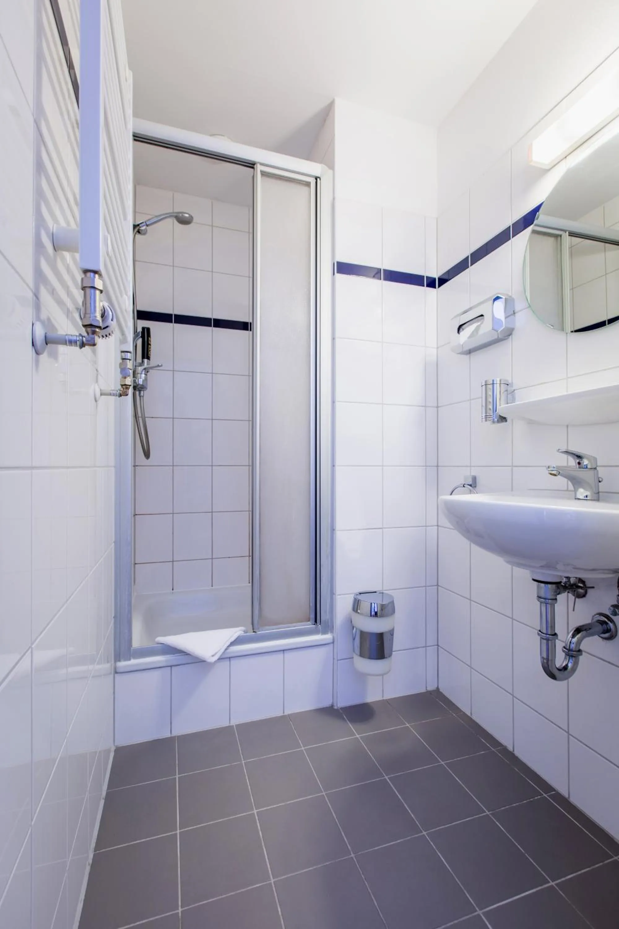 Bathroom in a&o Hamburg Hauptbahnhof