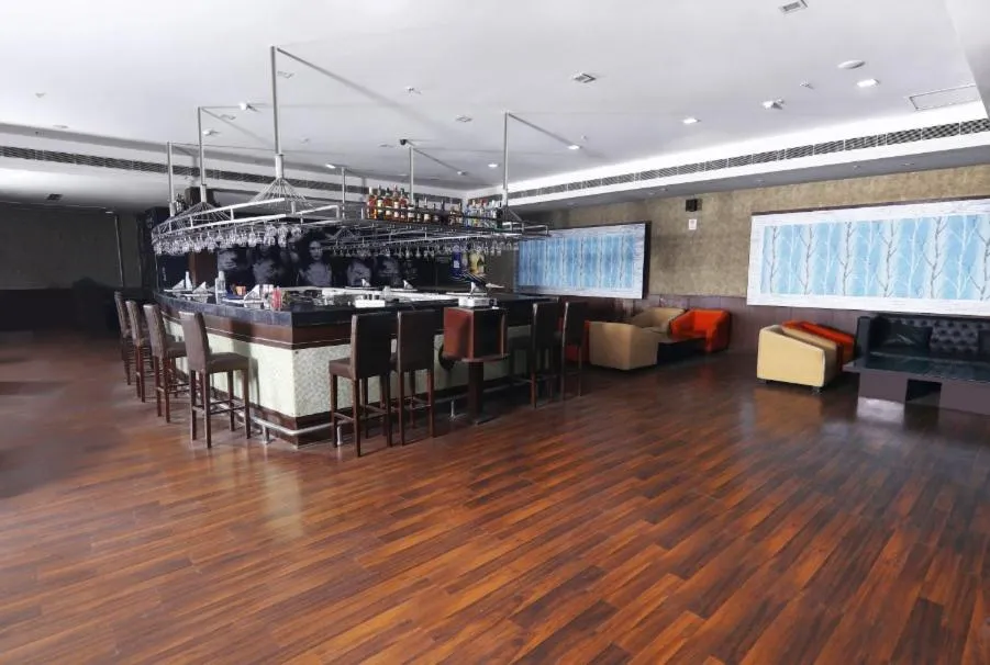 Restaurant/places to eat in TDI Club Retreat Kundli