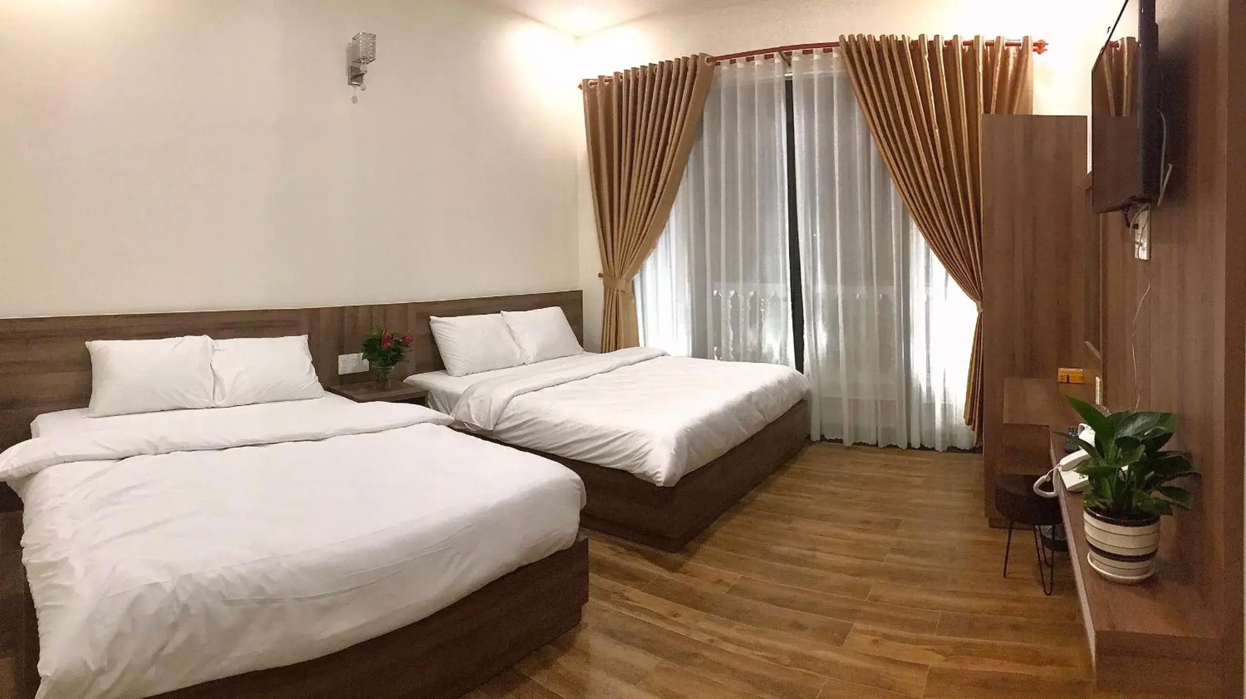 Deluxe Family Room in Cozy Hotel Deluxe Family Room in Cozy Hotel