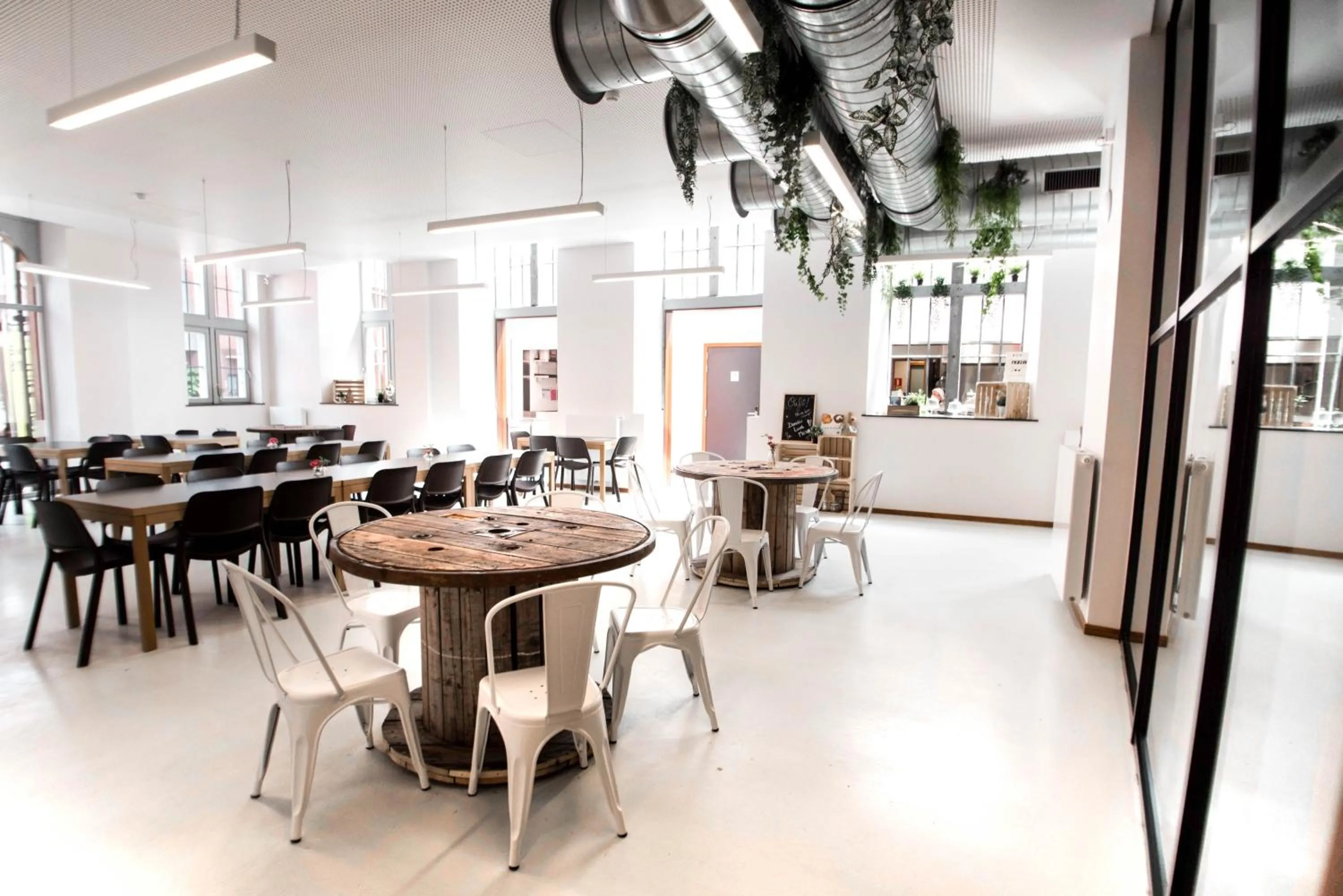 Restaurant/places to eat in Liège Youth Hostel