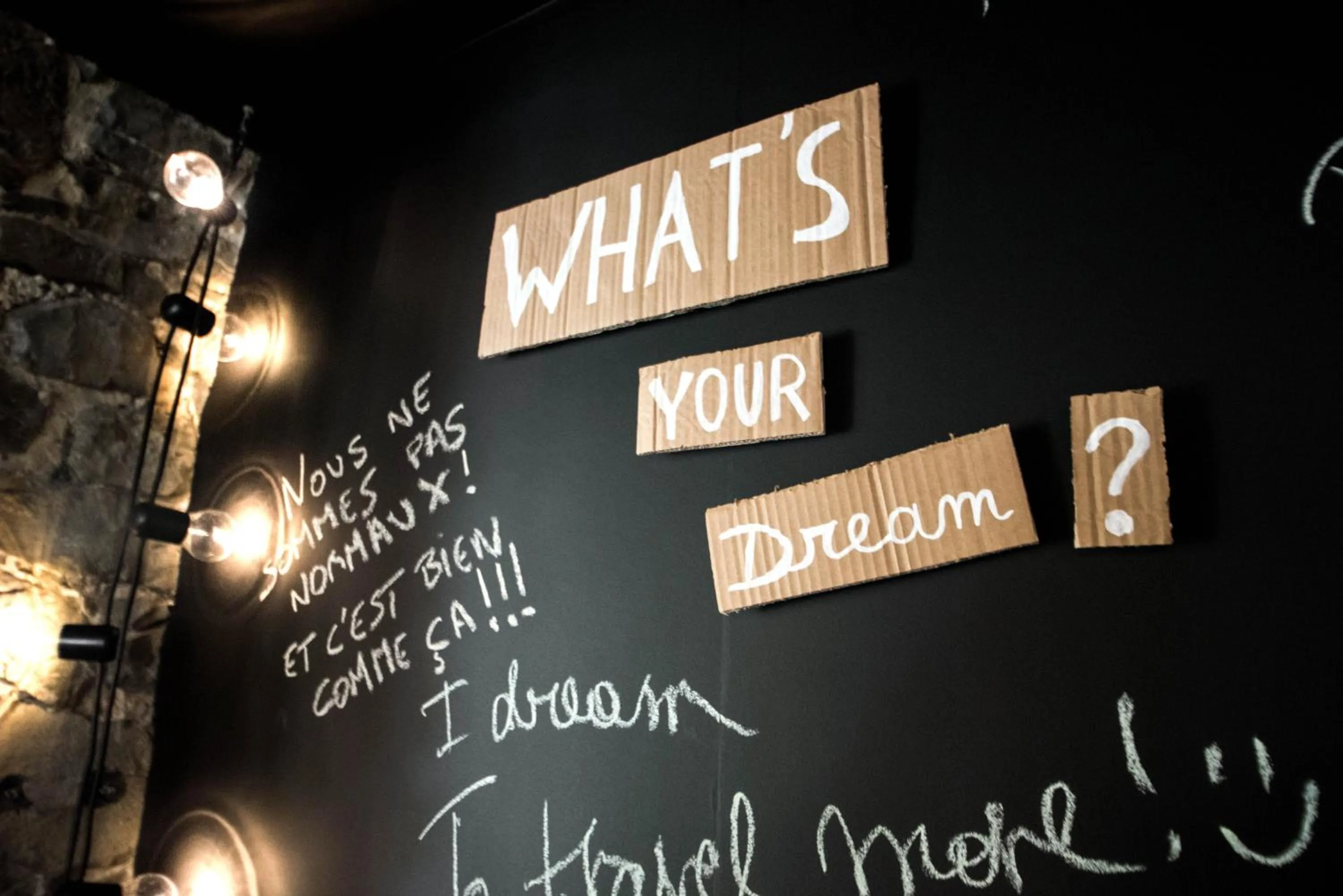 Communal lounge/ TV room in Liège Youth Hostel