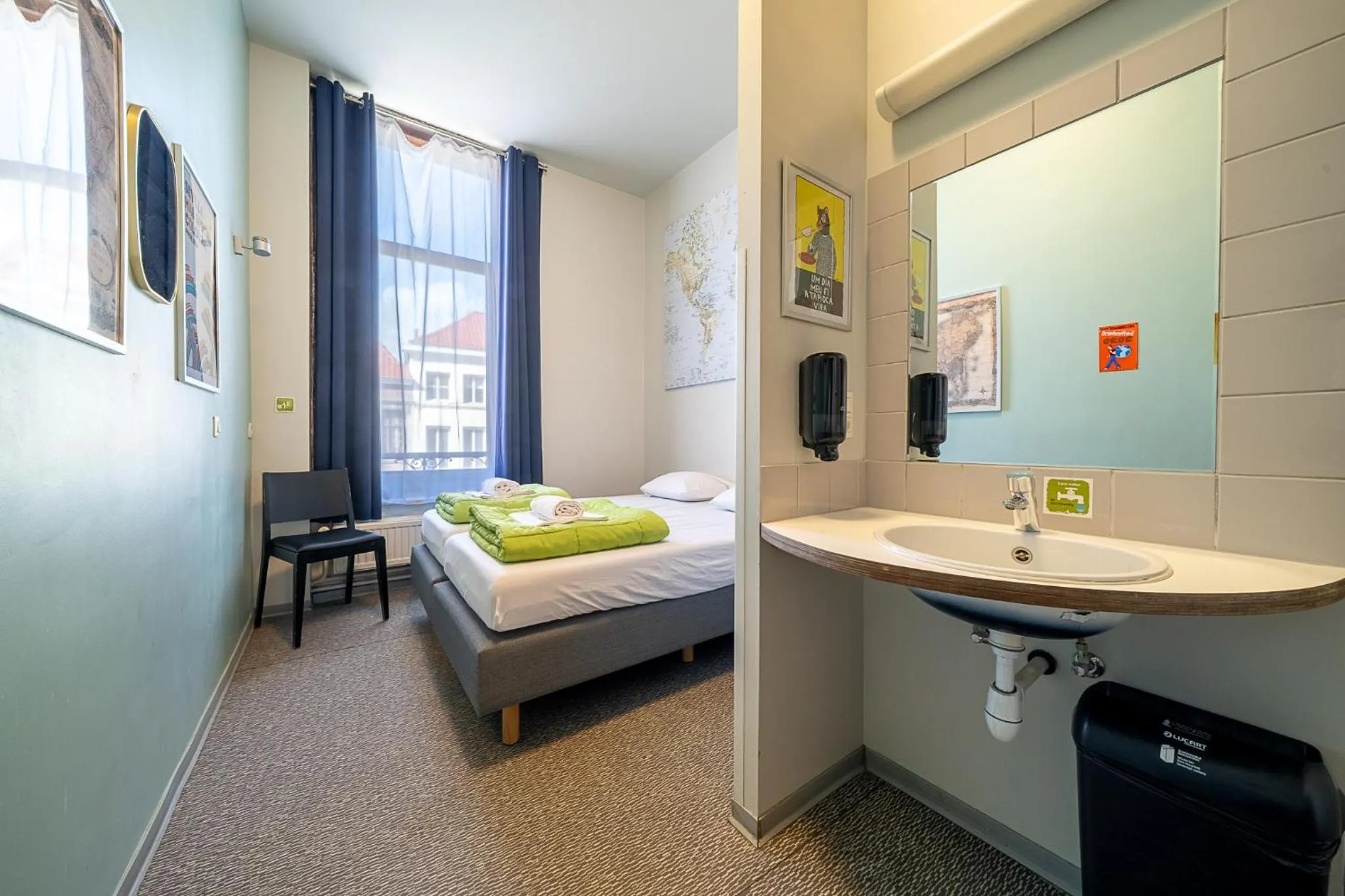 Photo of the whole room, Bed in Auberge de Jeunesse de Tournai - Youth Hostel