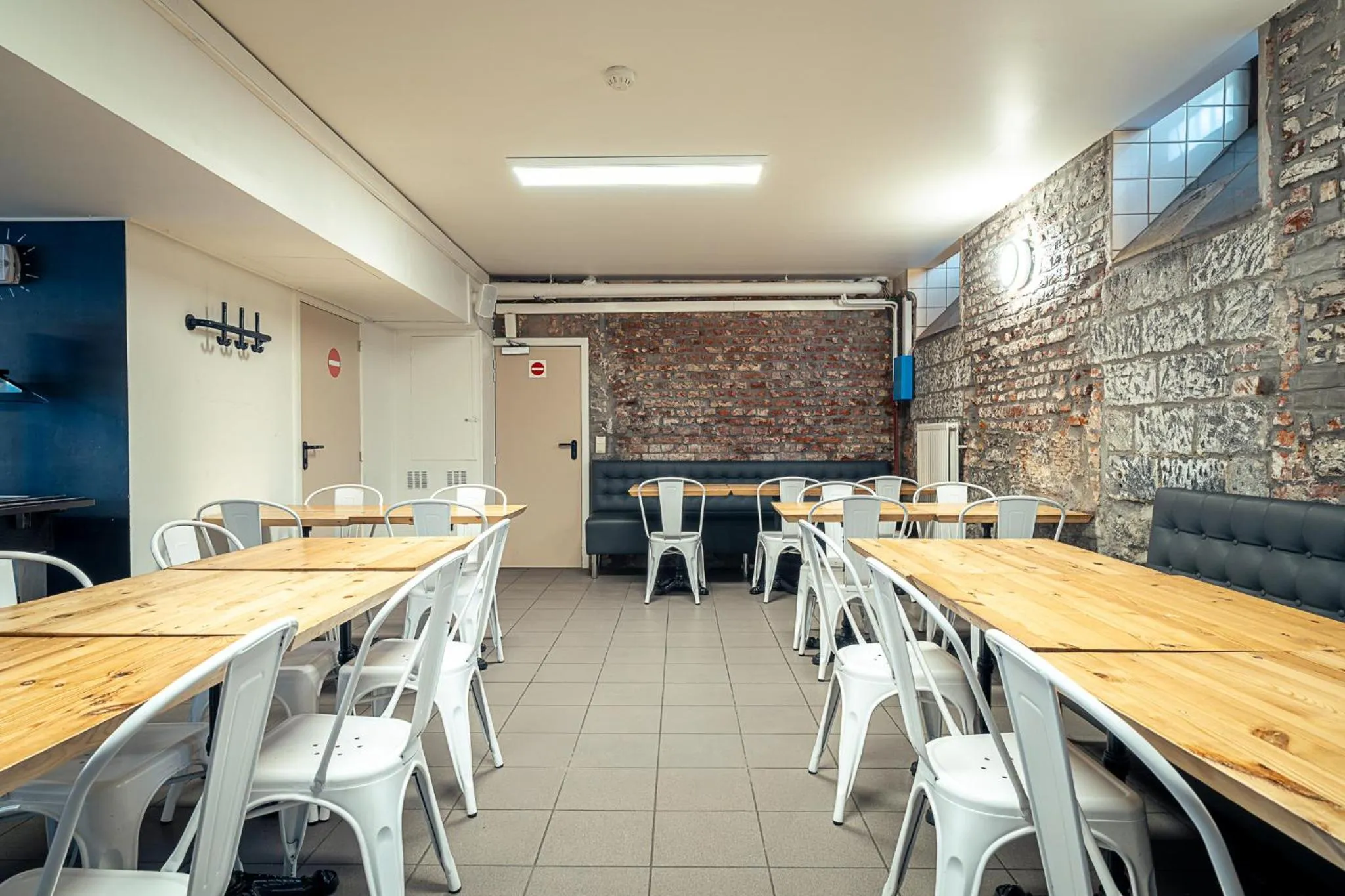 Restaurant/places to eat in Auberge de Jeunesse de Tournai - Youth Hostel