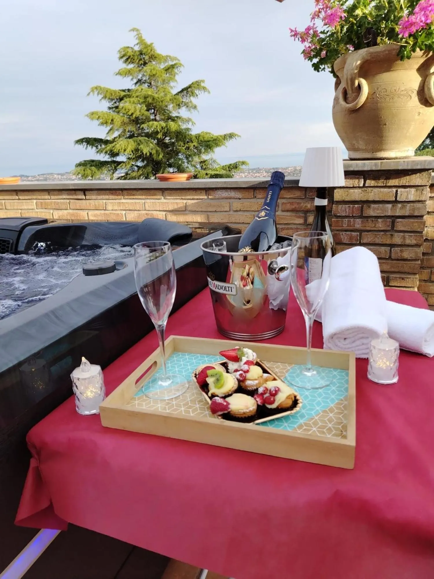 Pool view in Etna Royal View
