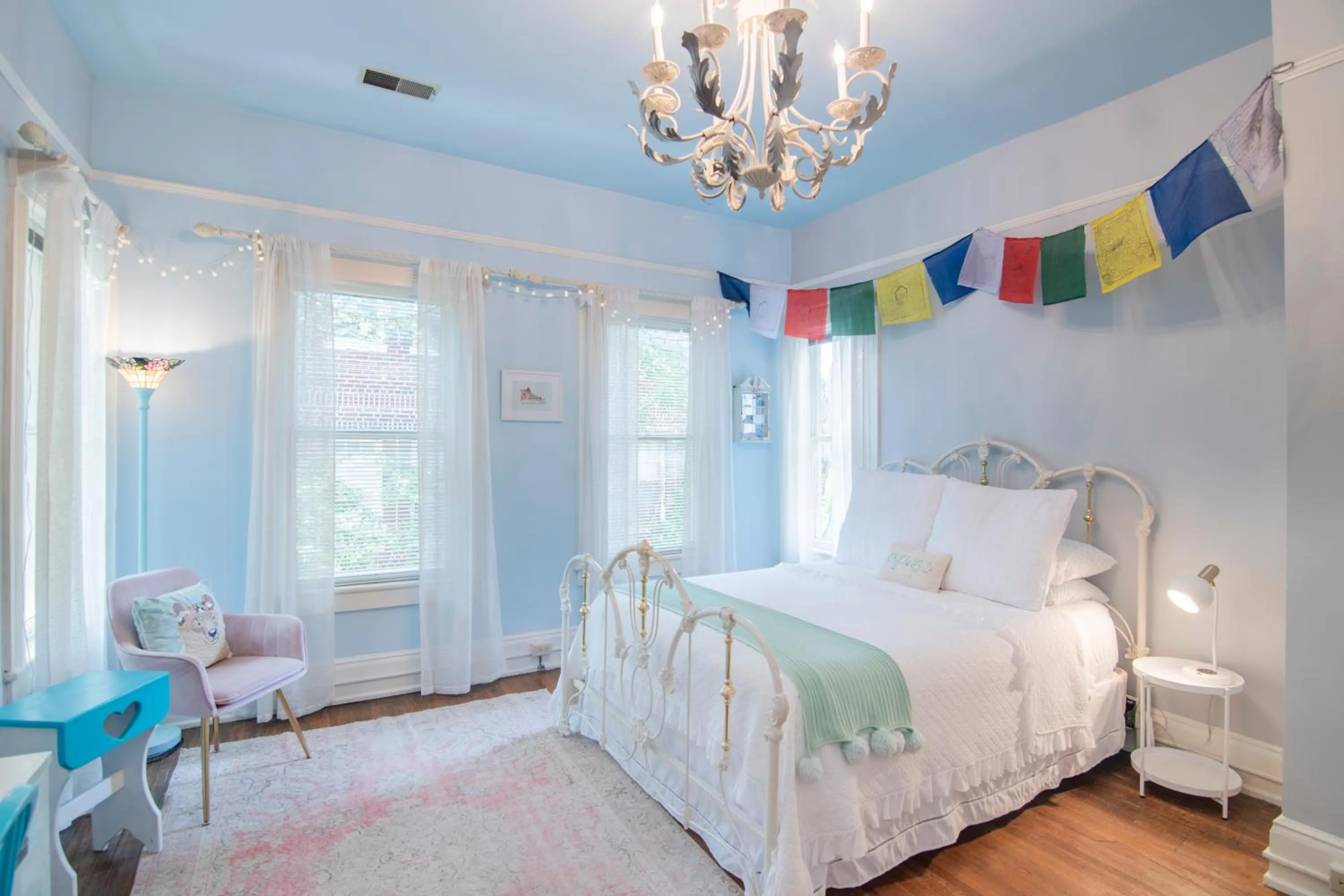 Bed in Birmingham Tree House