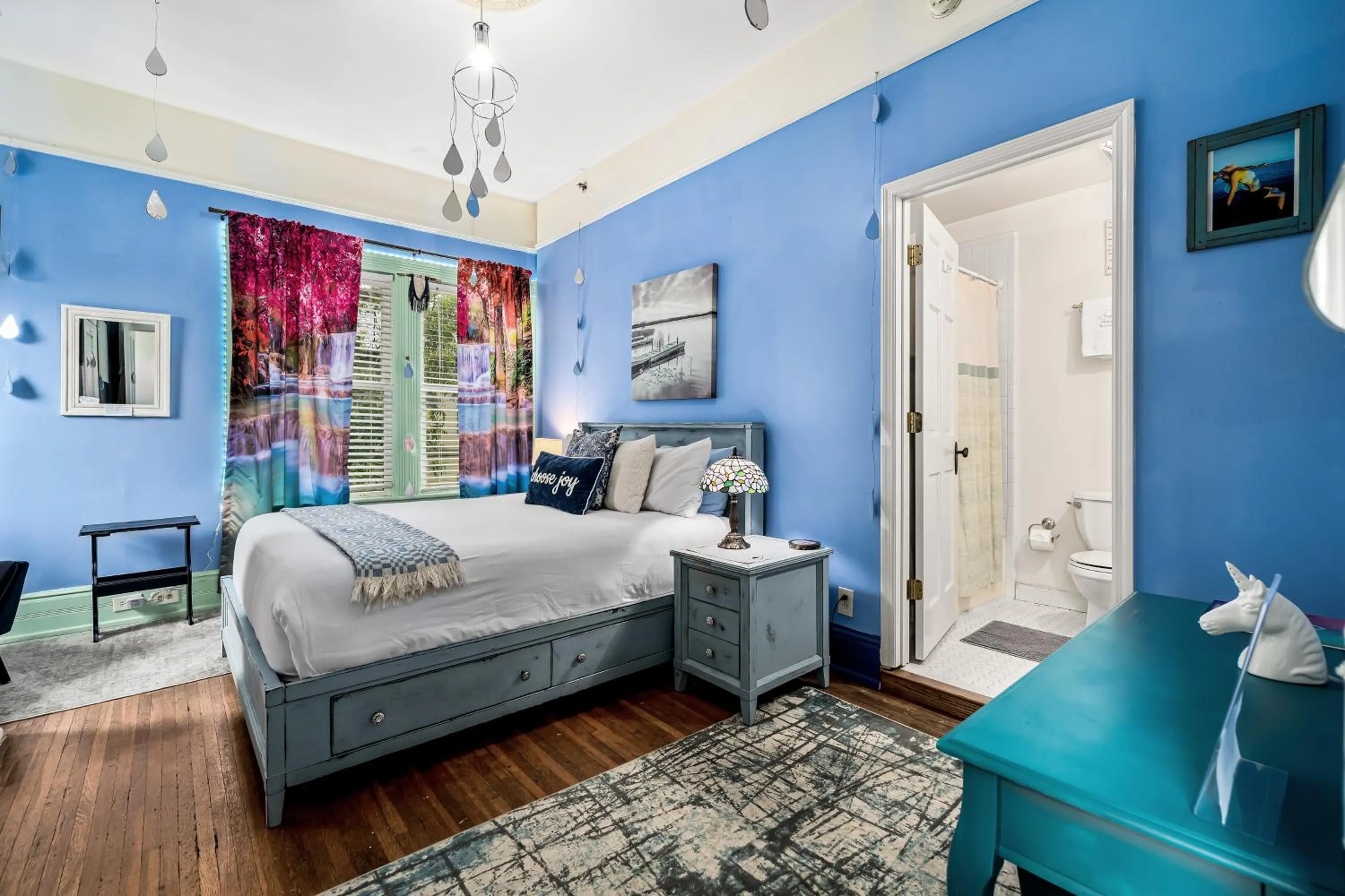 Bedroom, Bed in Birmingham Tree House