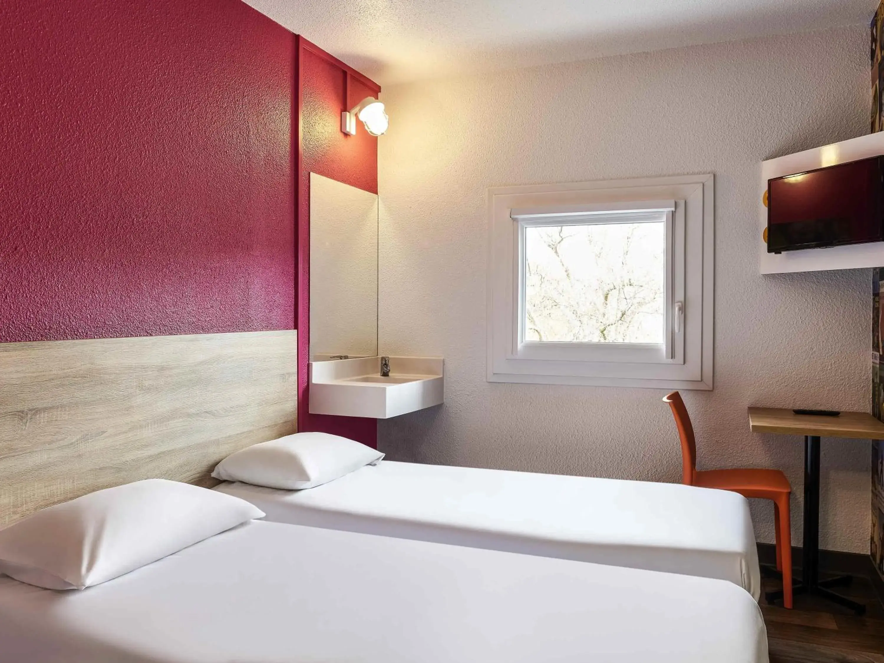 Side-Car Room with Shared Bathroom in hotelF1 Chartres Side-Car Room with Shared Bathroom in hotelF1 Chartres