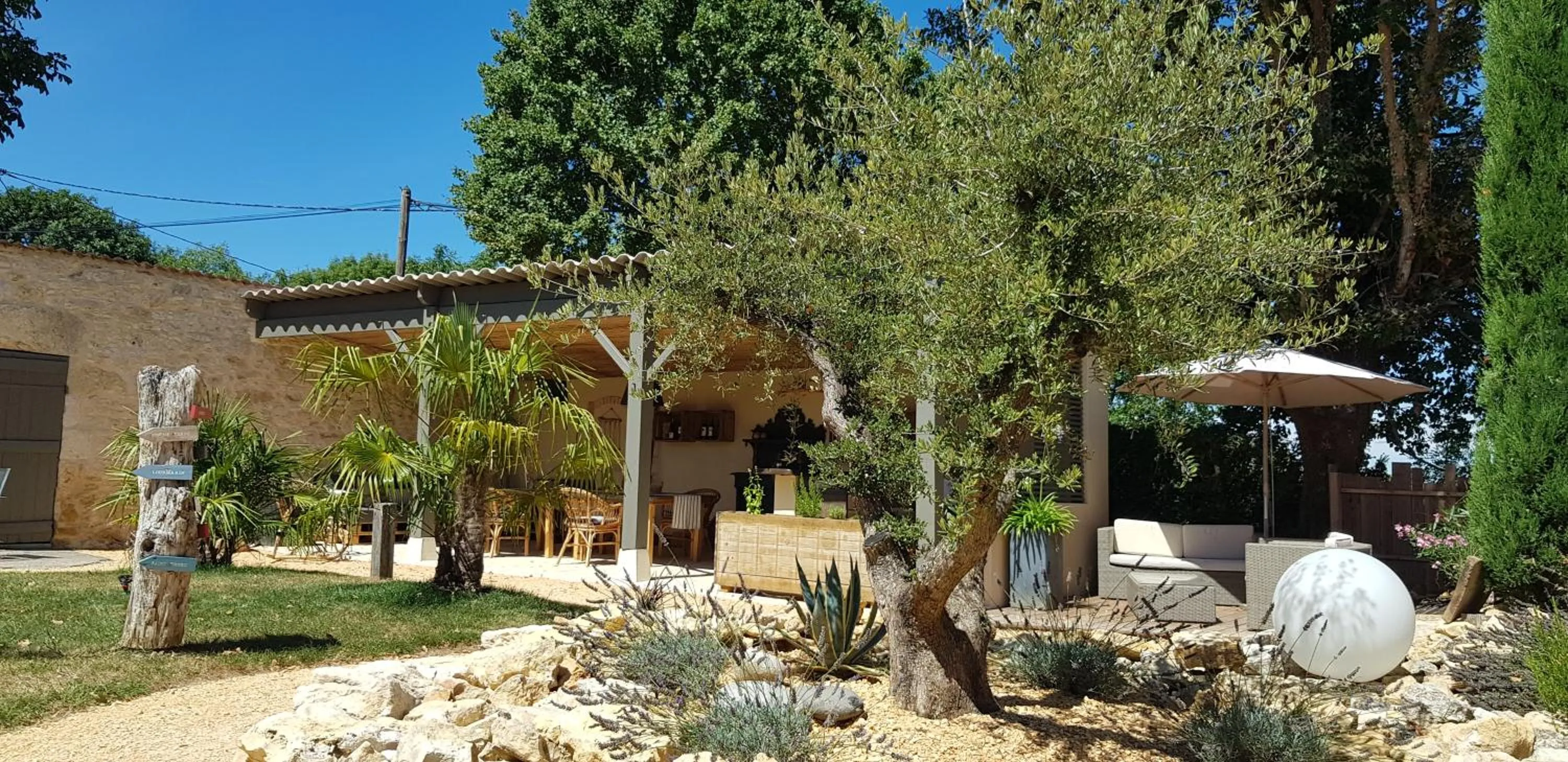 Garden view in Maison Reces