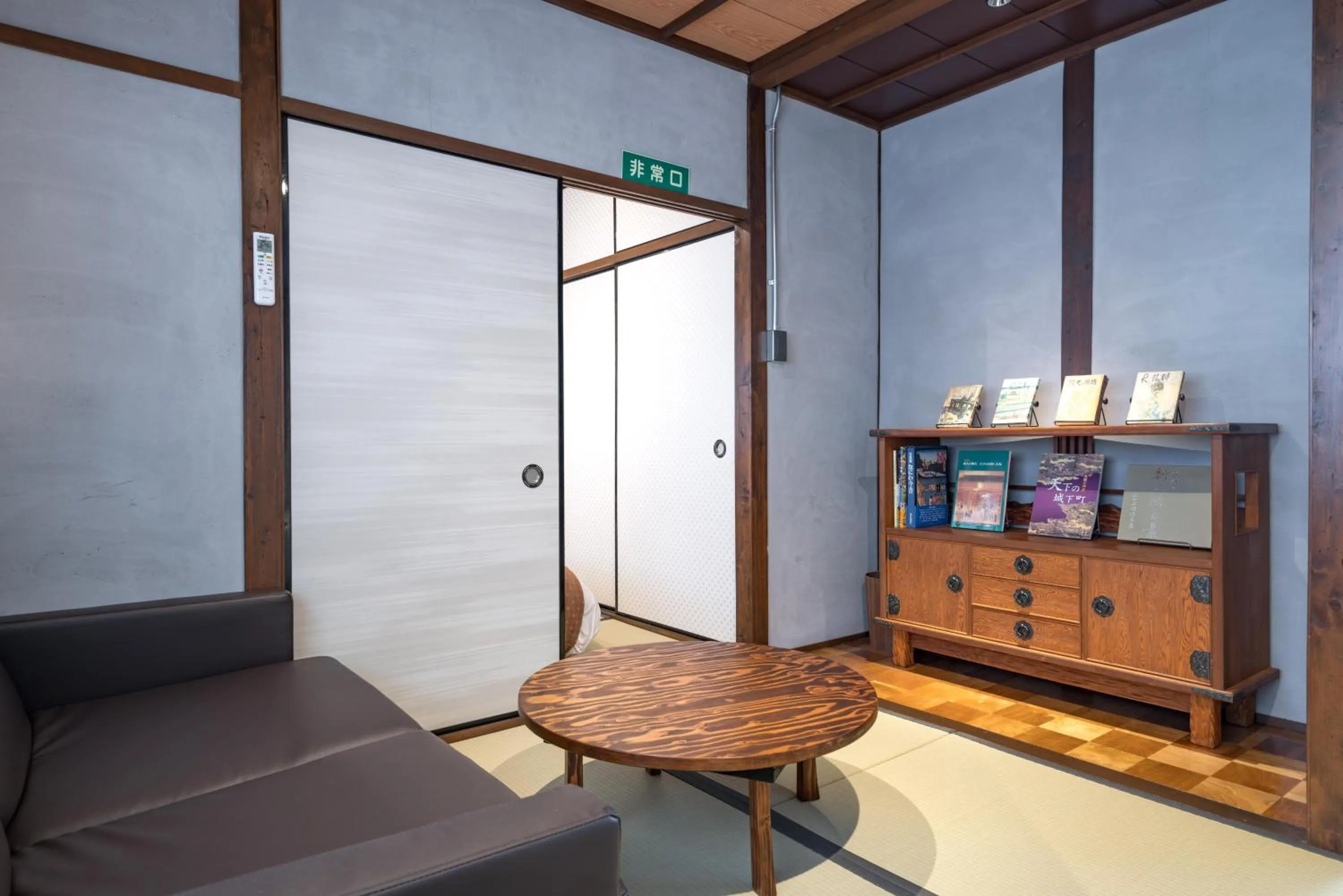 Photo of the whole room in KONJAKUSO Osaka Bentencho "HIKARIYUYA" Projection M apping SPA