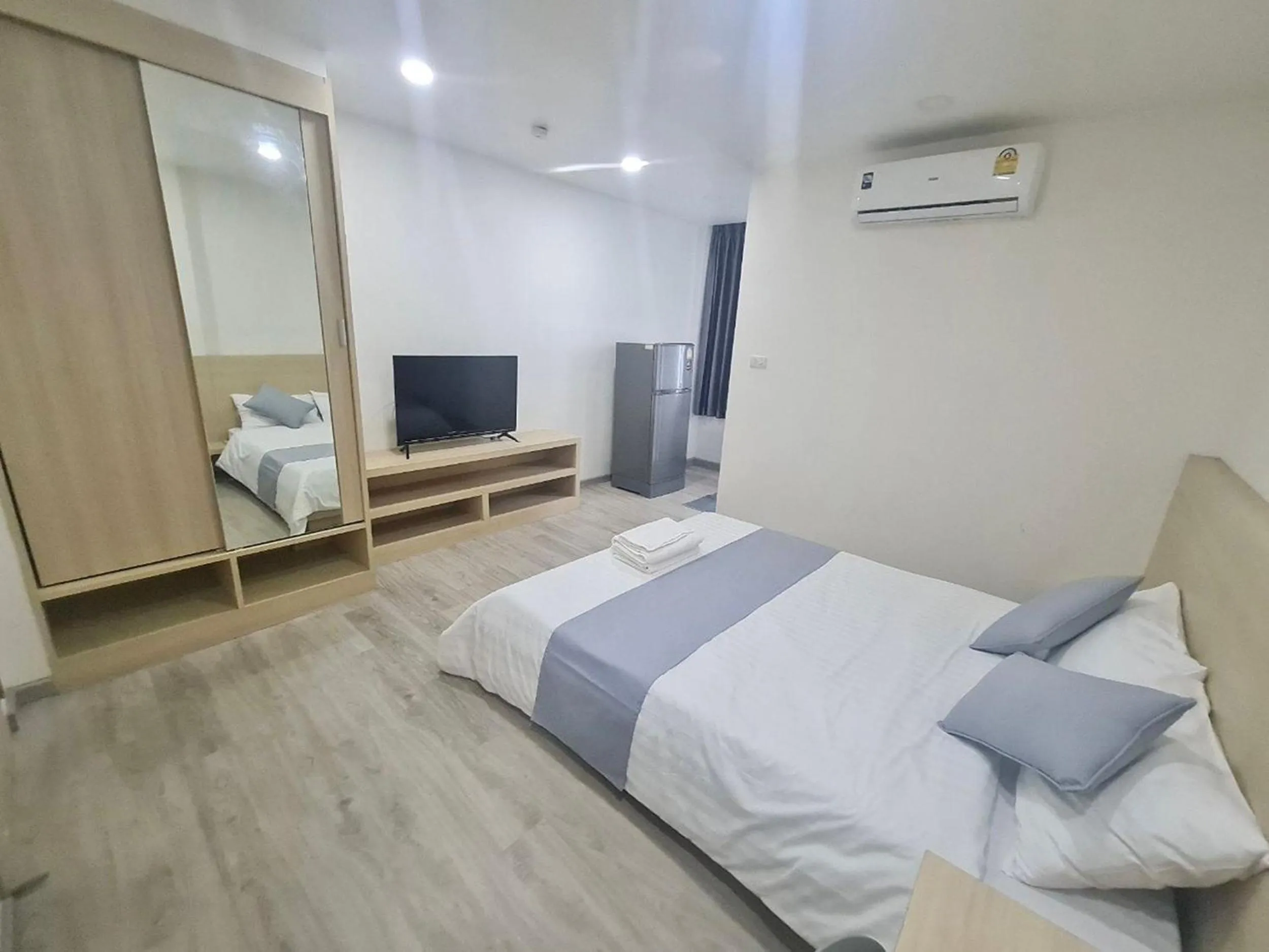 Photo of the whole room, Bed in El Huq