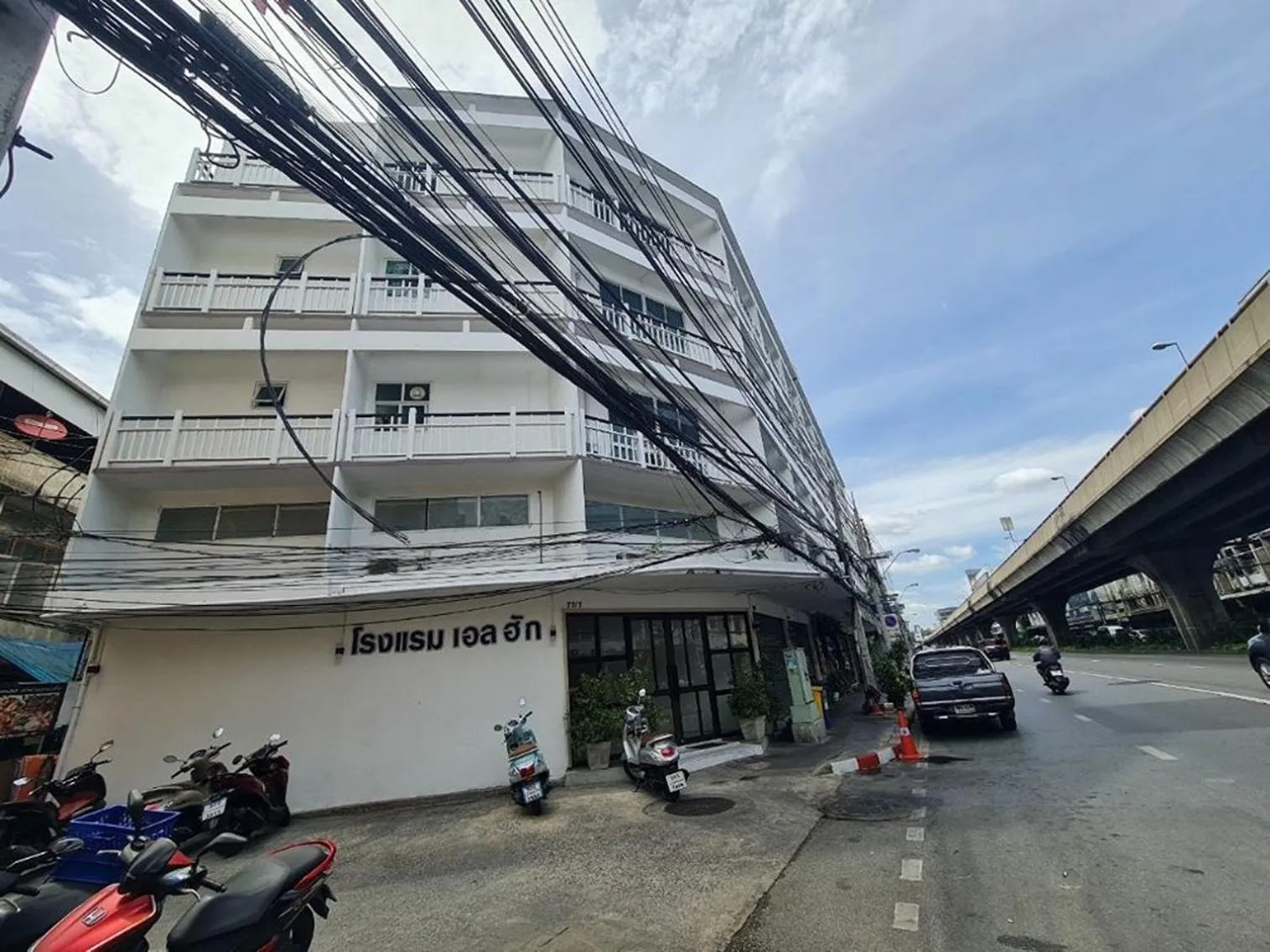 Property building in El Huq