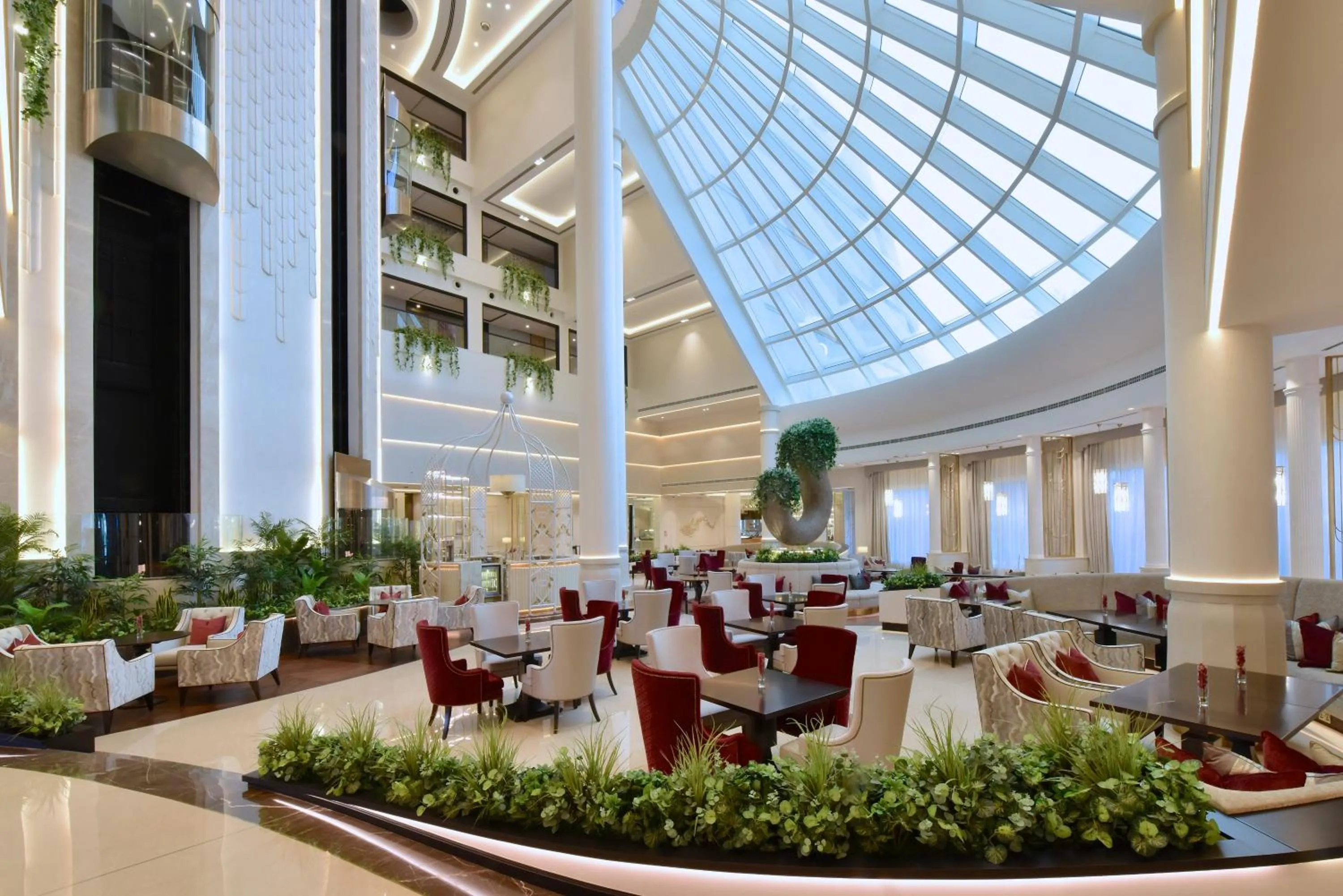 Lobby or reception in Mövenpick Hotel Bahrain