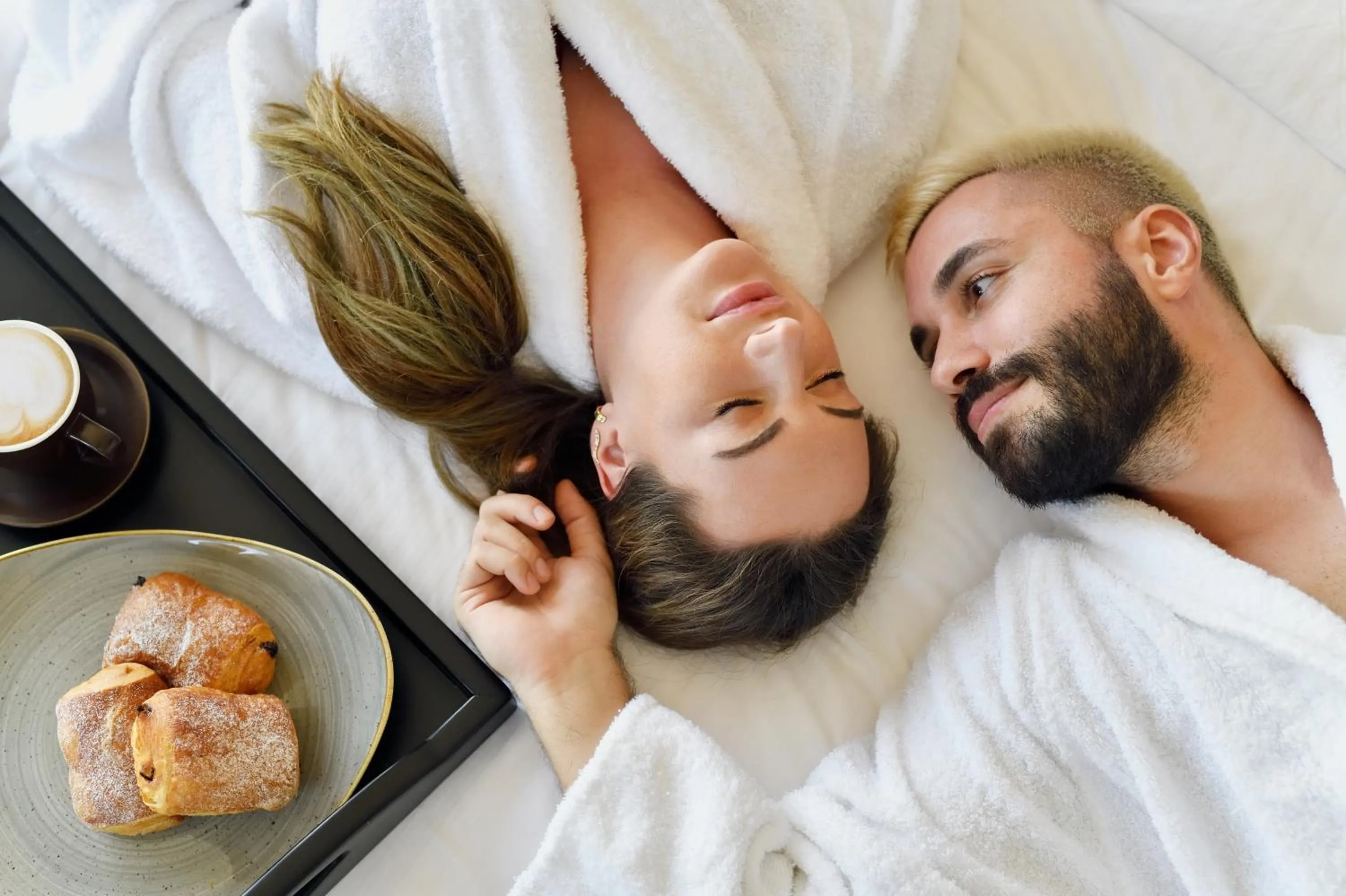 Bedroom, Bed in Mövenpick Hotel Bahrain