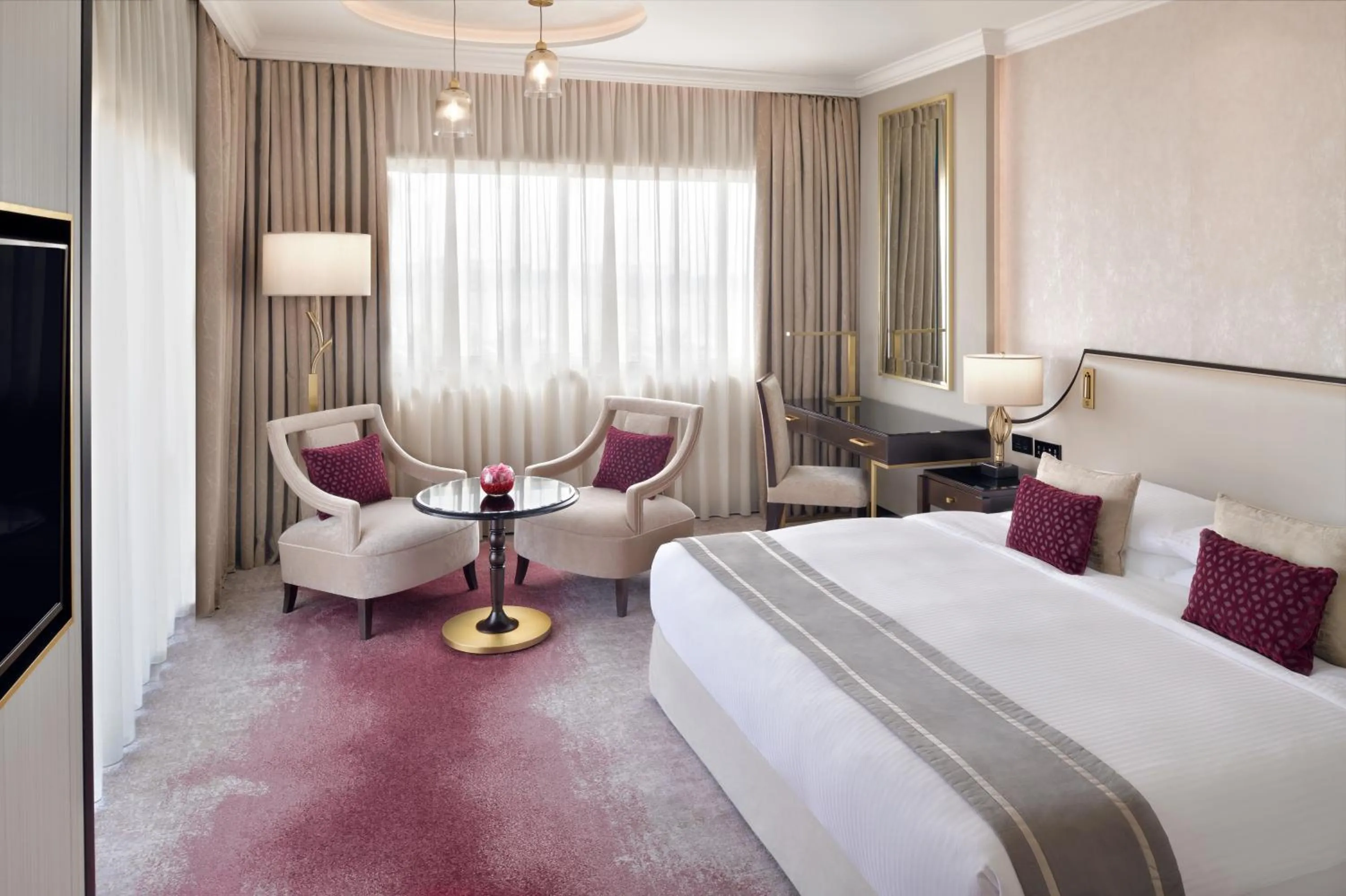 Bedroom, Bed in Mövenpick Hotel Bahrain