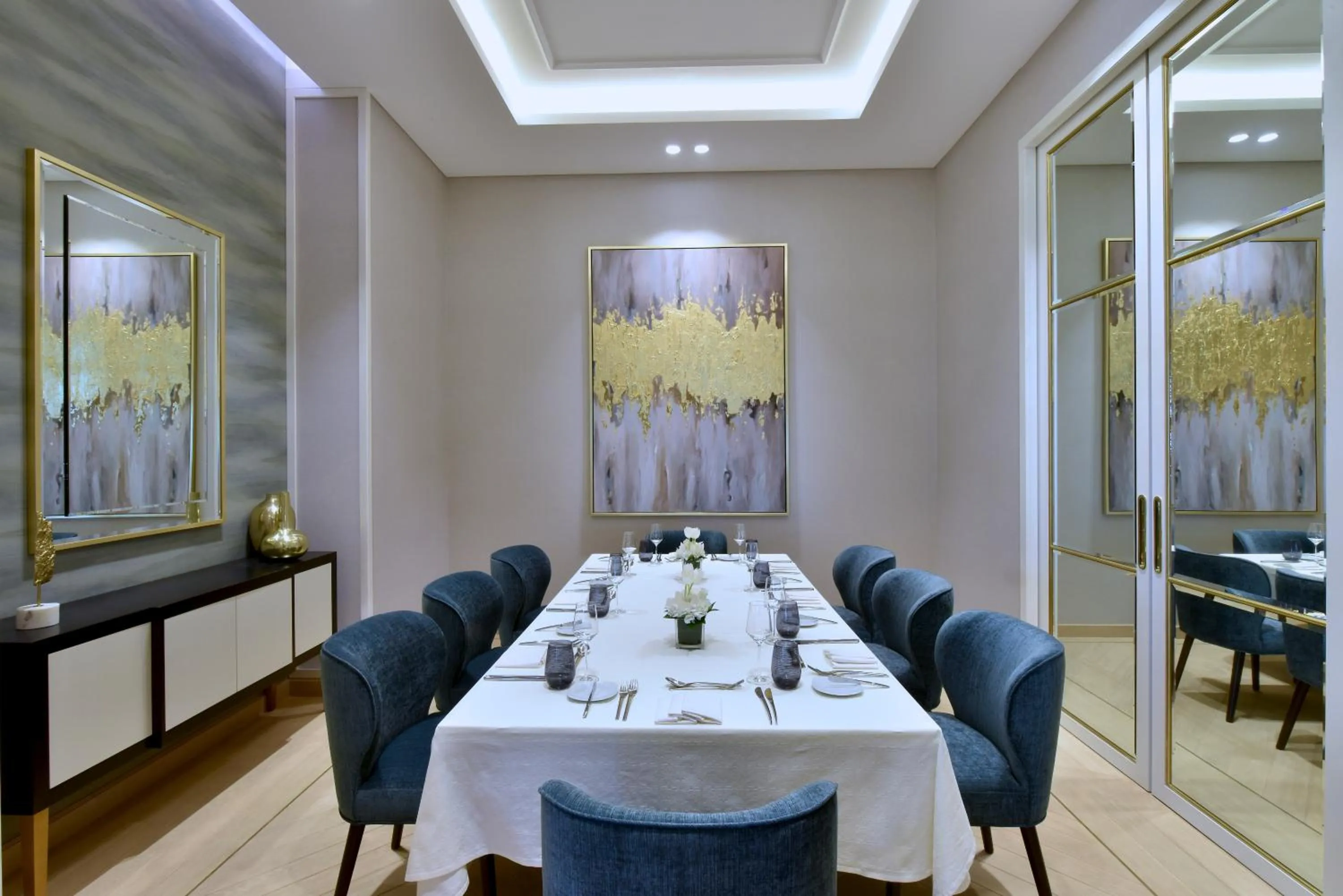 Restaurant/places to eat in Mövenpick Hotel Bahrain