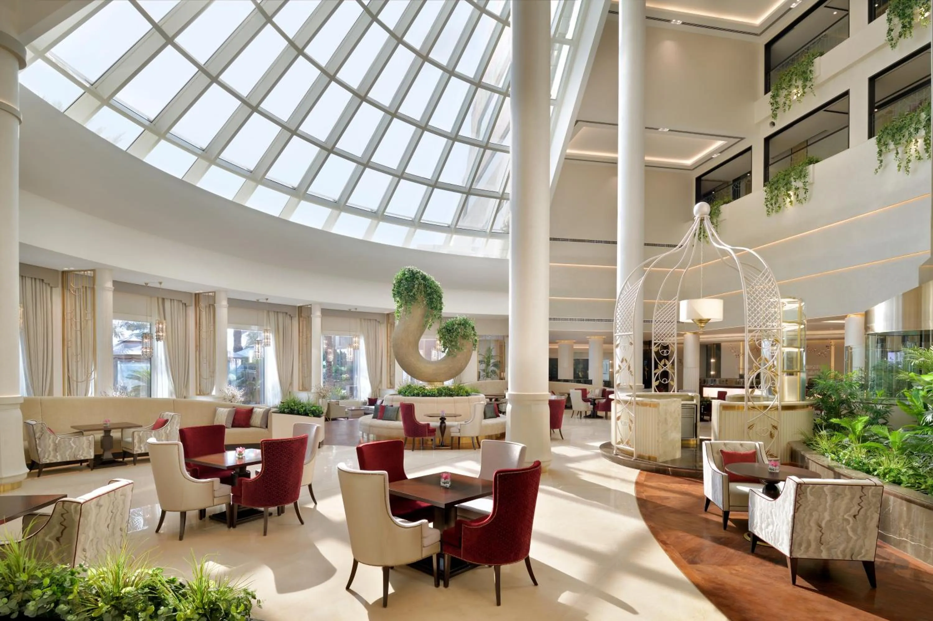 Lobby or reception in Mövenpick Hotel Bahrain